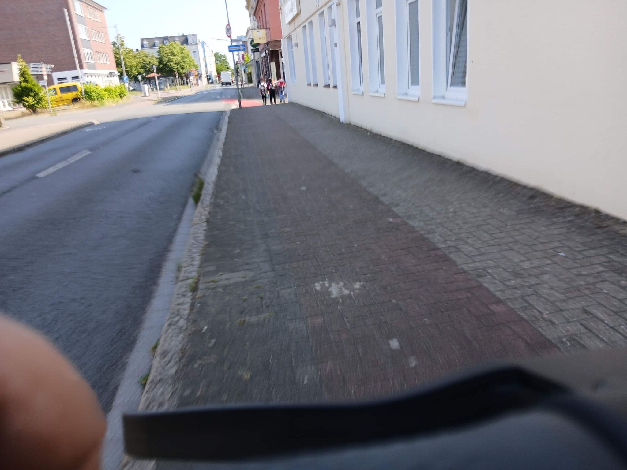 Street view near Hotel Banter Hof, Wilhelmshaven — © gee30 (CC BY-SA · Mapillary)