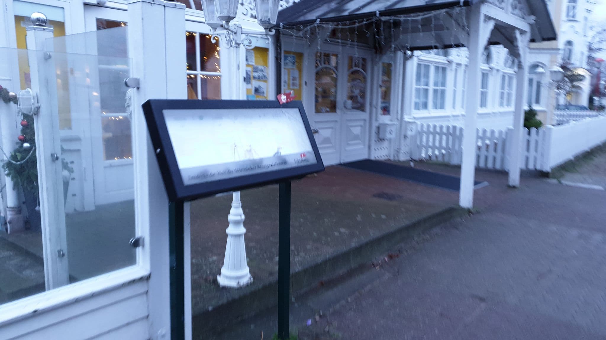 Street view near Deutsche Flagge, Ostseebad Binz
