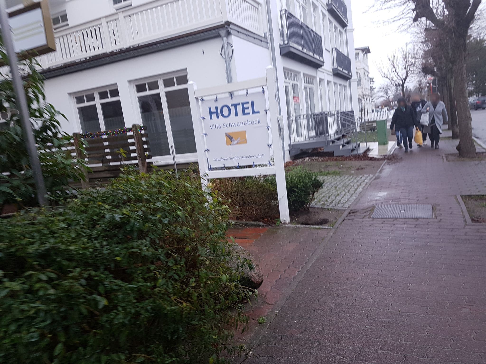 Street view near Villa Schwanebeck, Ostseebad Binz