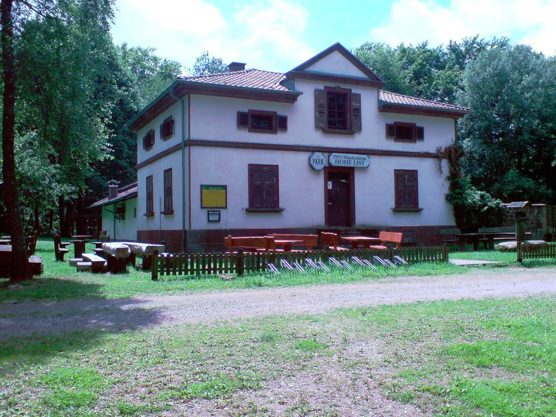 Wanderheim Hohe List (via Wikimedia Commons, CC BY 3.0)