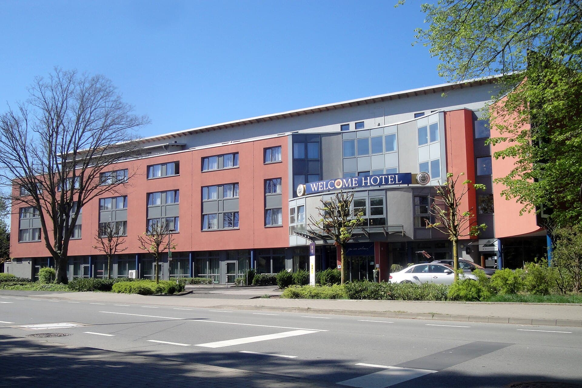 Welcome Hotel Paderborn (via Wikimedia Commons, CC BY-SA 4.0)