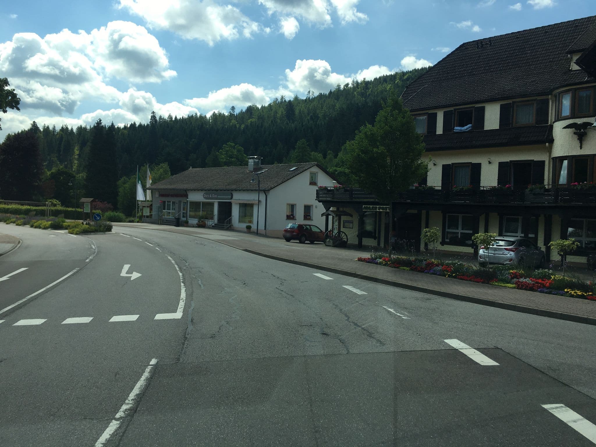 Street view near Hotel Adler-Post, Baiersbronn — © yaron (CC BY-SA · Mapillary)