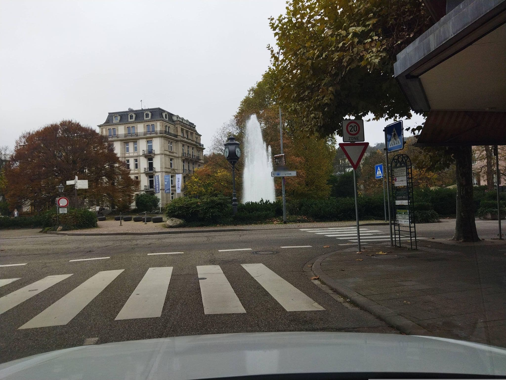 Street view near Hotel Löhr, Baden-Baden — © changchun1 (CC BY-SA · Mapillary)