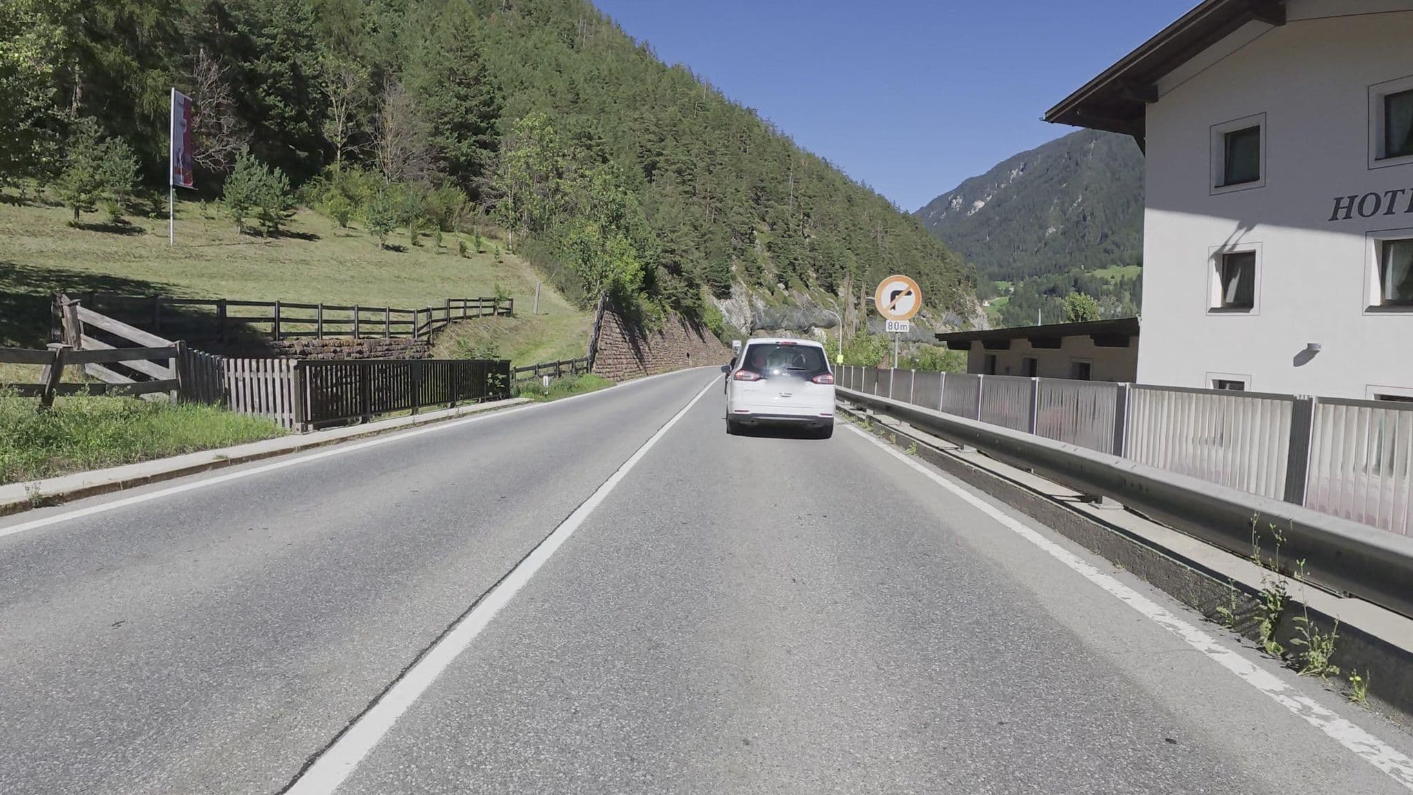 Street view near Gasthof Kreuz, Pfunds — © Guzzi_Franze (CC BY-SA · Mapillary)