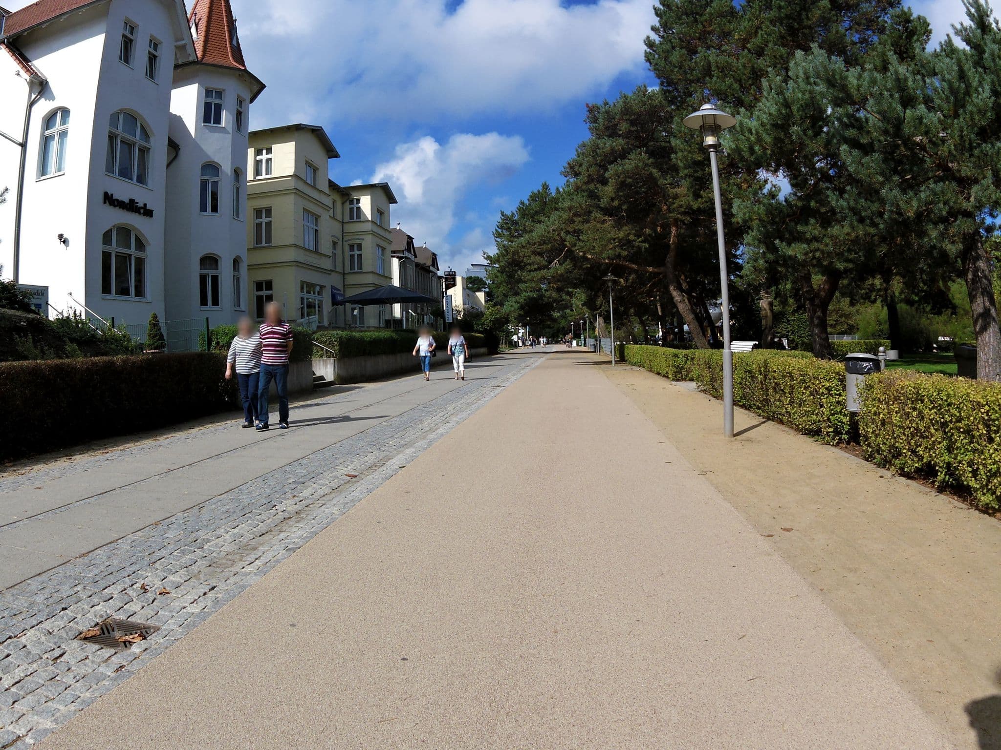 Street view near Hotel Nordlicht, Ostseebad Zinnowitz — © zoegglmeyr (CC BY-SA · Mapillary)