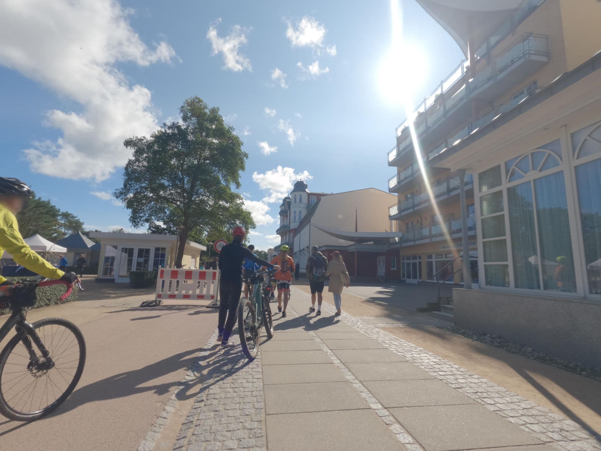 Street view near Strandhotel Prinz von Preussen, Ostseebad Zinnowitz — © masterofnoroad (CC BY-SA · Mapillary)