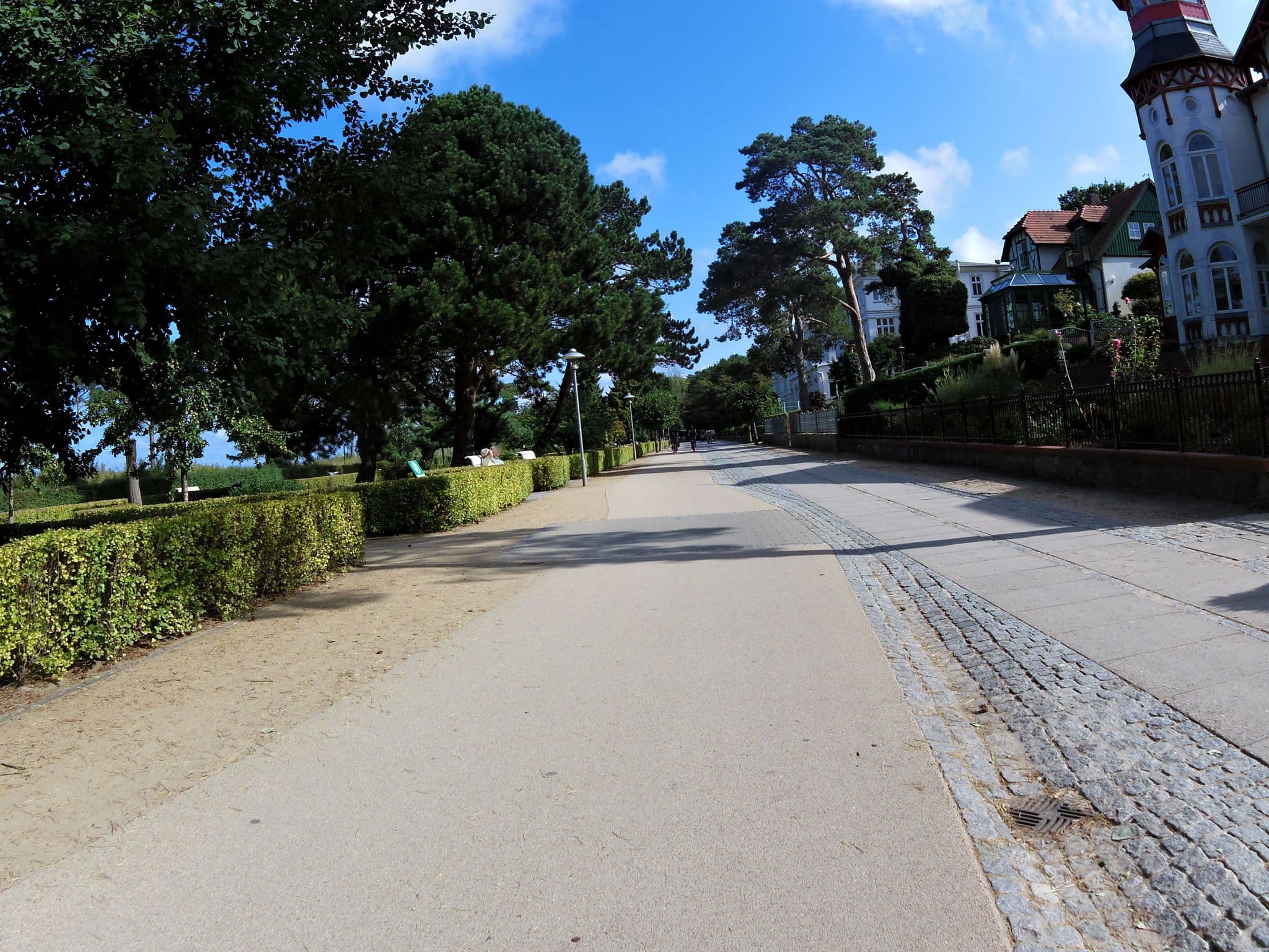 Street view near Am Meer, Ostseebad Zinnowitz — © zoegglmeyr (CC BY-SA · Mapillary)