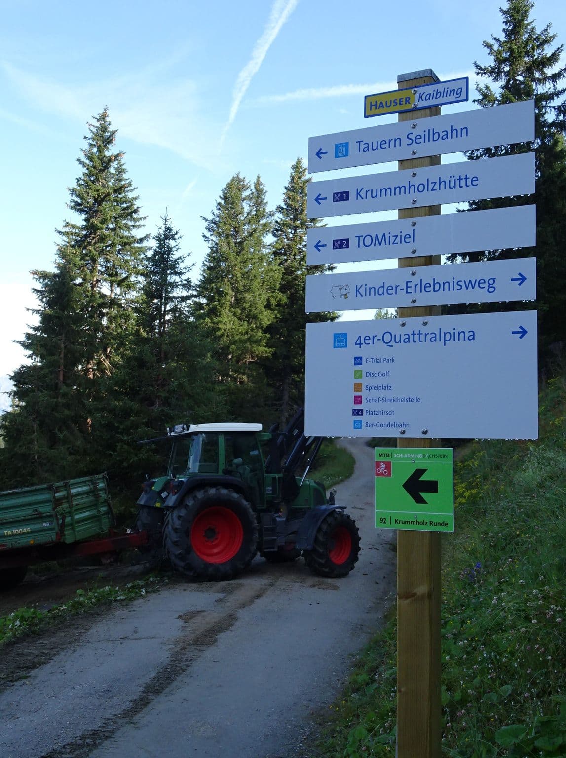 Street view near Willi's Berghoamat, Haus im Ennstal — © izsolt (CC BY-SA · Mapillary)