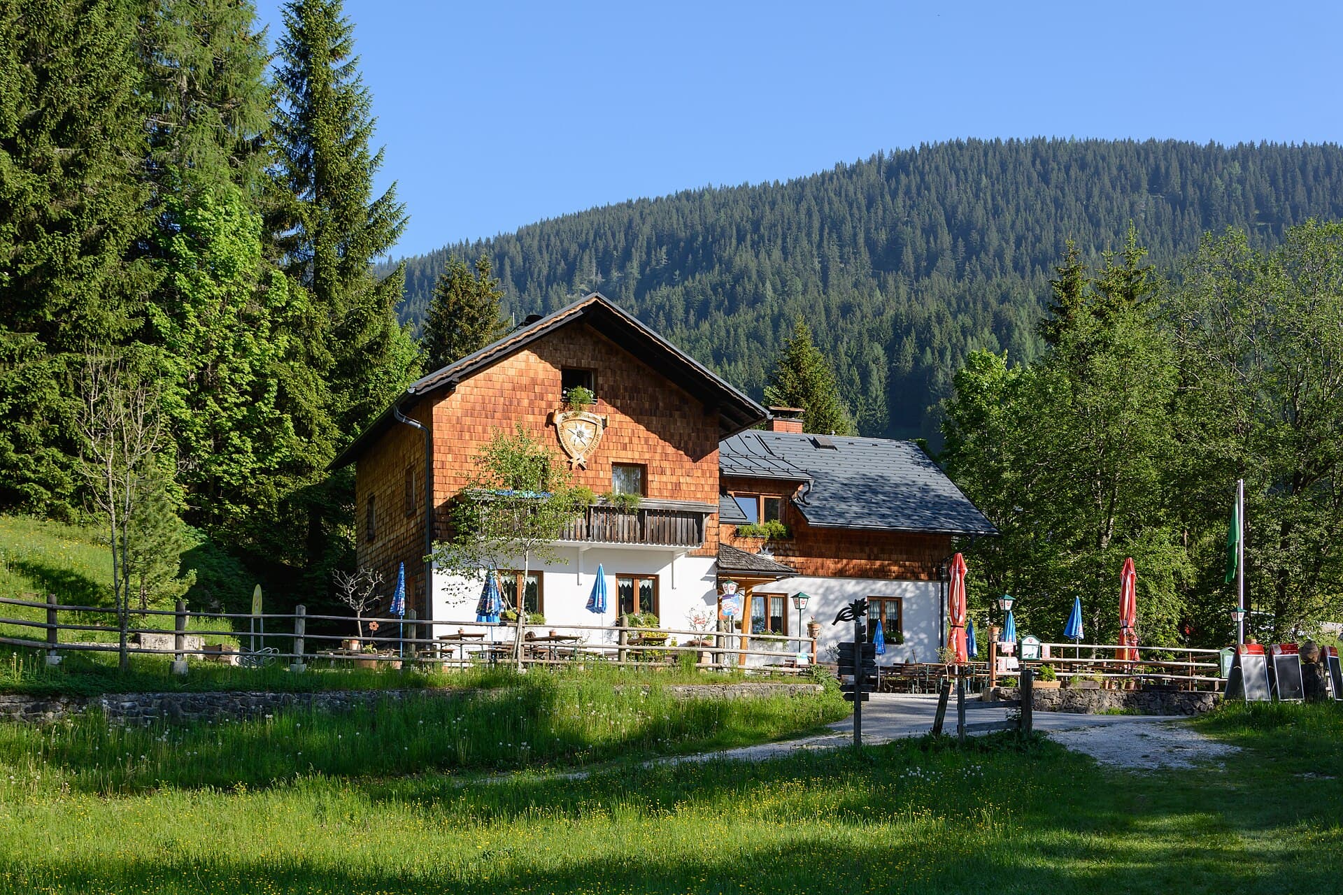 Spechtenseehütte (via Wikimedia Commons, CC BY-SA 3.0 at)