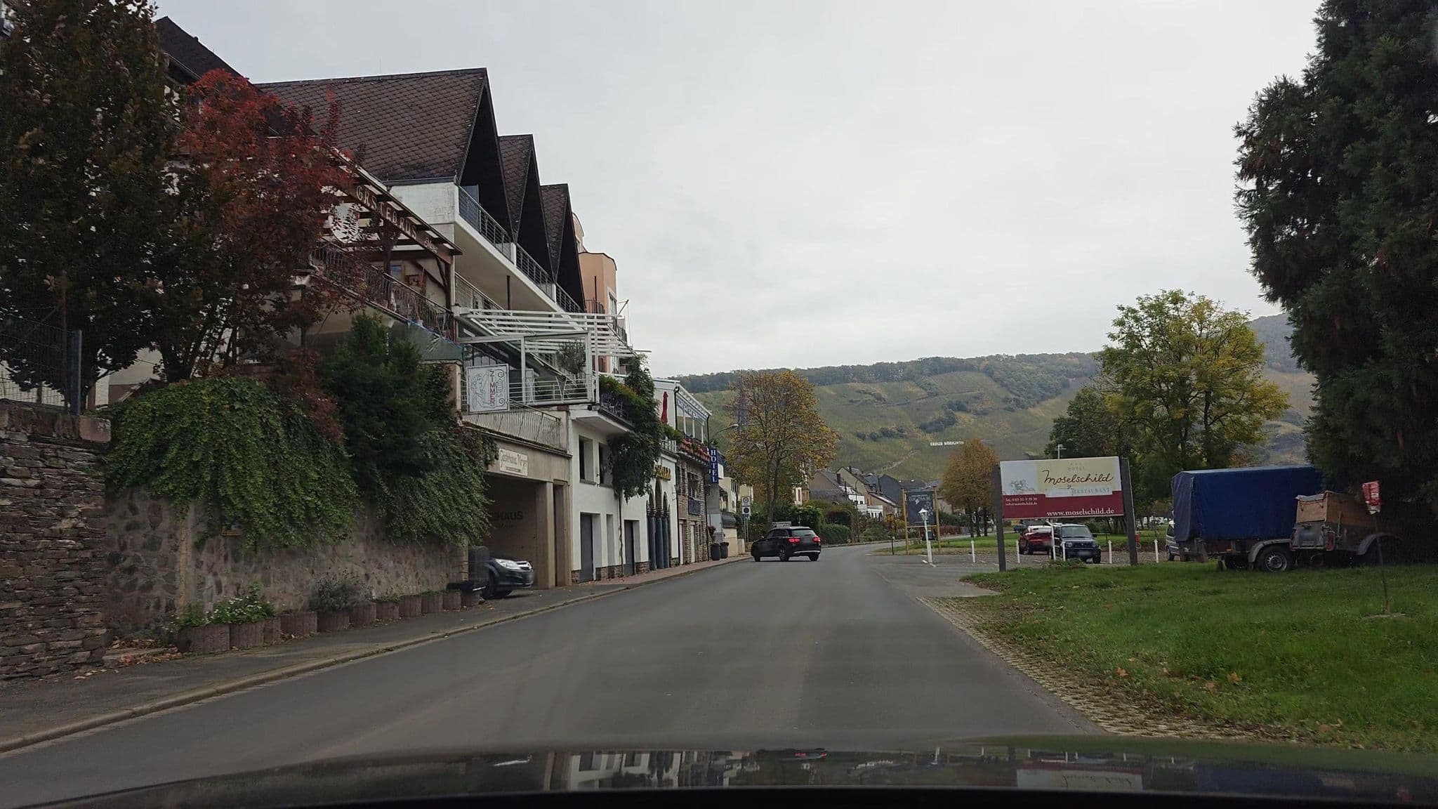 Street view near Hotel Moselschild, Zeltingen-Rachtig — © amenophis (CC BY-SA · Mapillary)