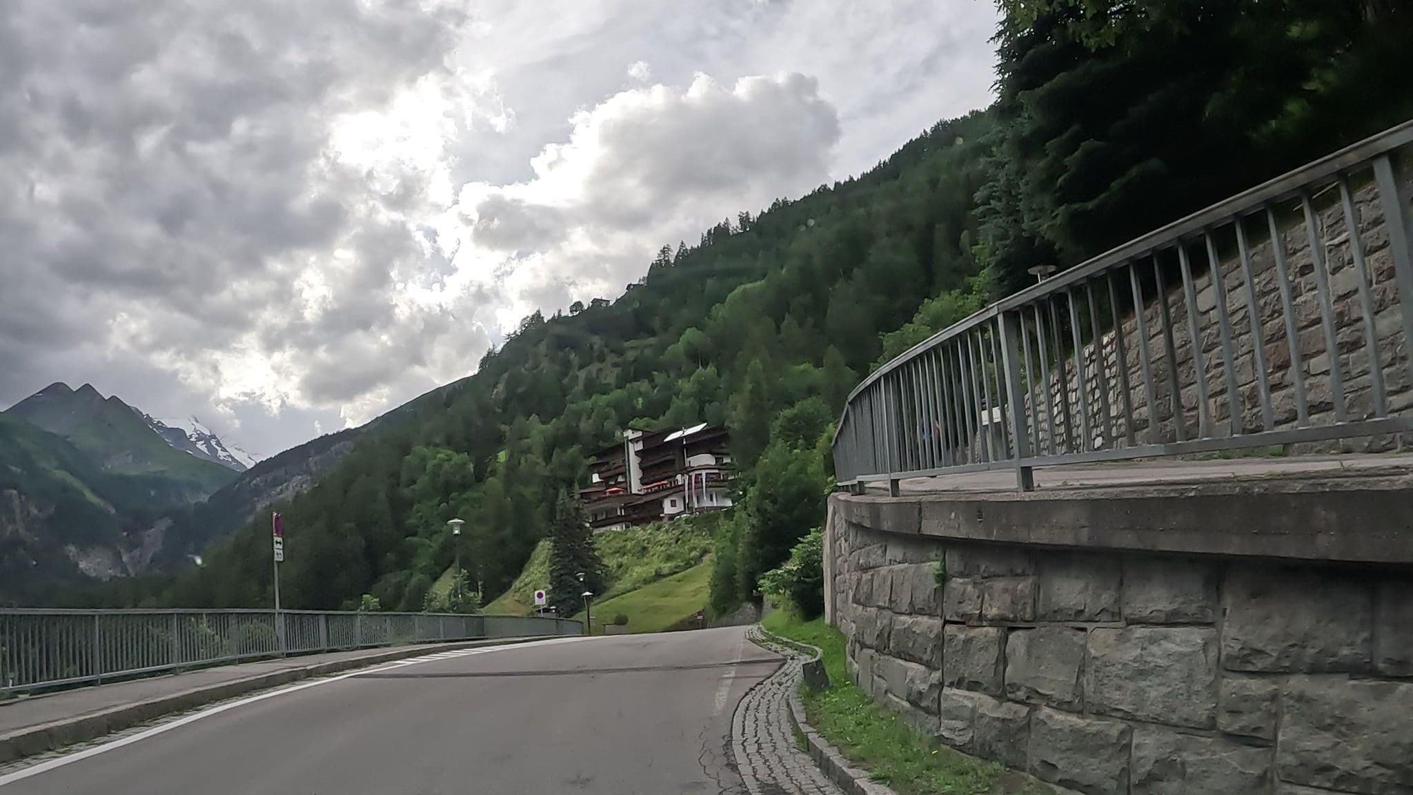 Street view near Alpinside Appartements, Heiligenblut — © stefanro74 (CC BY-SA · Mapillary)