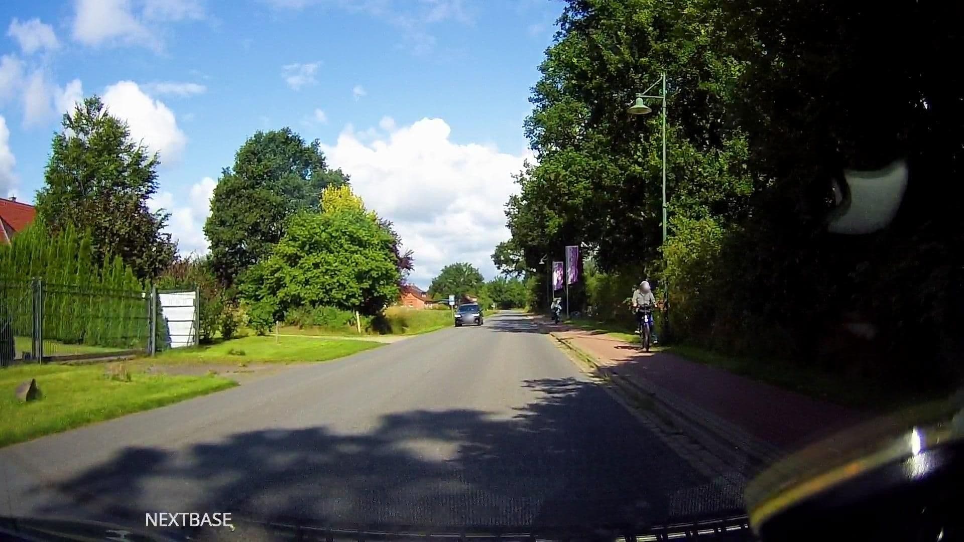 Street view near Wohnmobilpark Brunautal, Bispingen — © derlipper (CC BY-SA · Mapillary)
