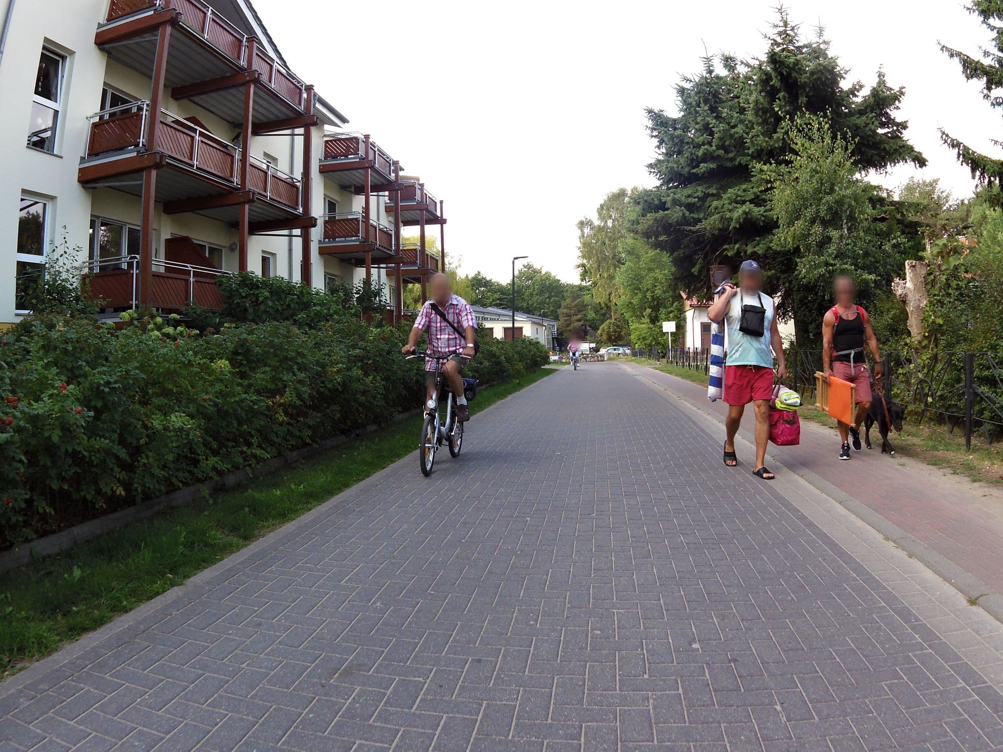 Street view near Haus Düneneck, Koserow — © zoegglmeyr (CC BY-SA · Mapillary)