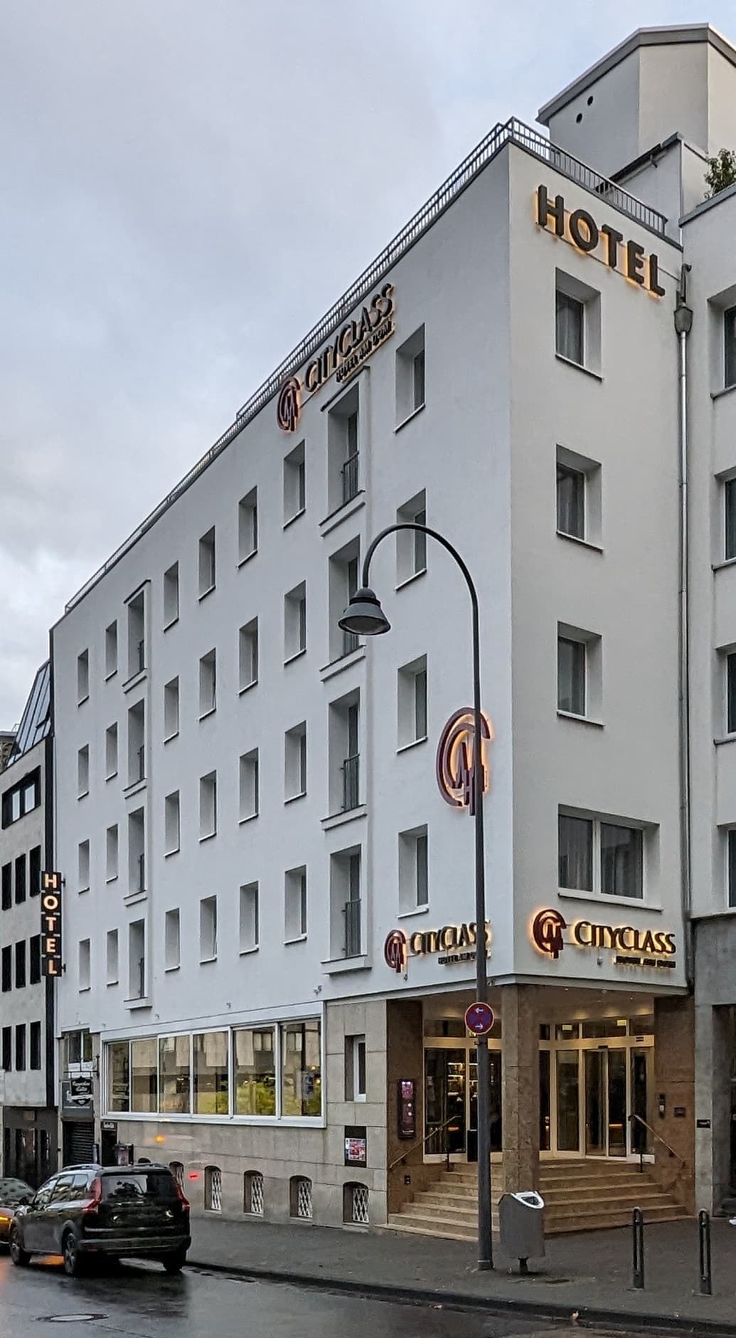 CityClass Hotel am Dom (via Wikimedia Commons, CC BY-SA 4.0)