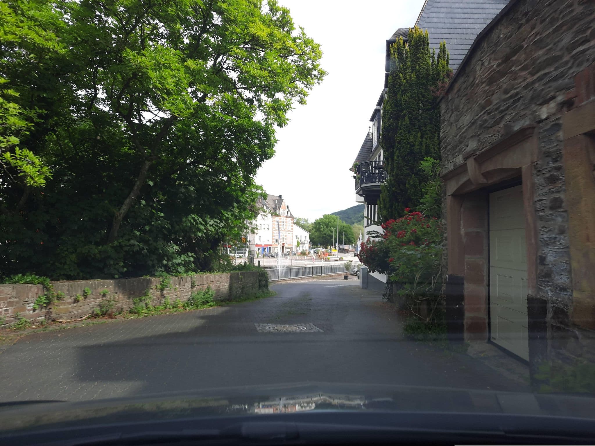 Street view near Moselresidenz Bellevue Alf, Bullay — © Lowiekse (CC BY-SA · Mapillary)