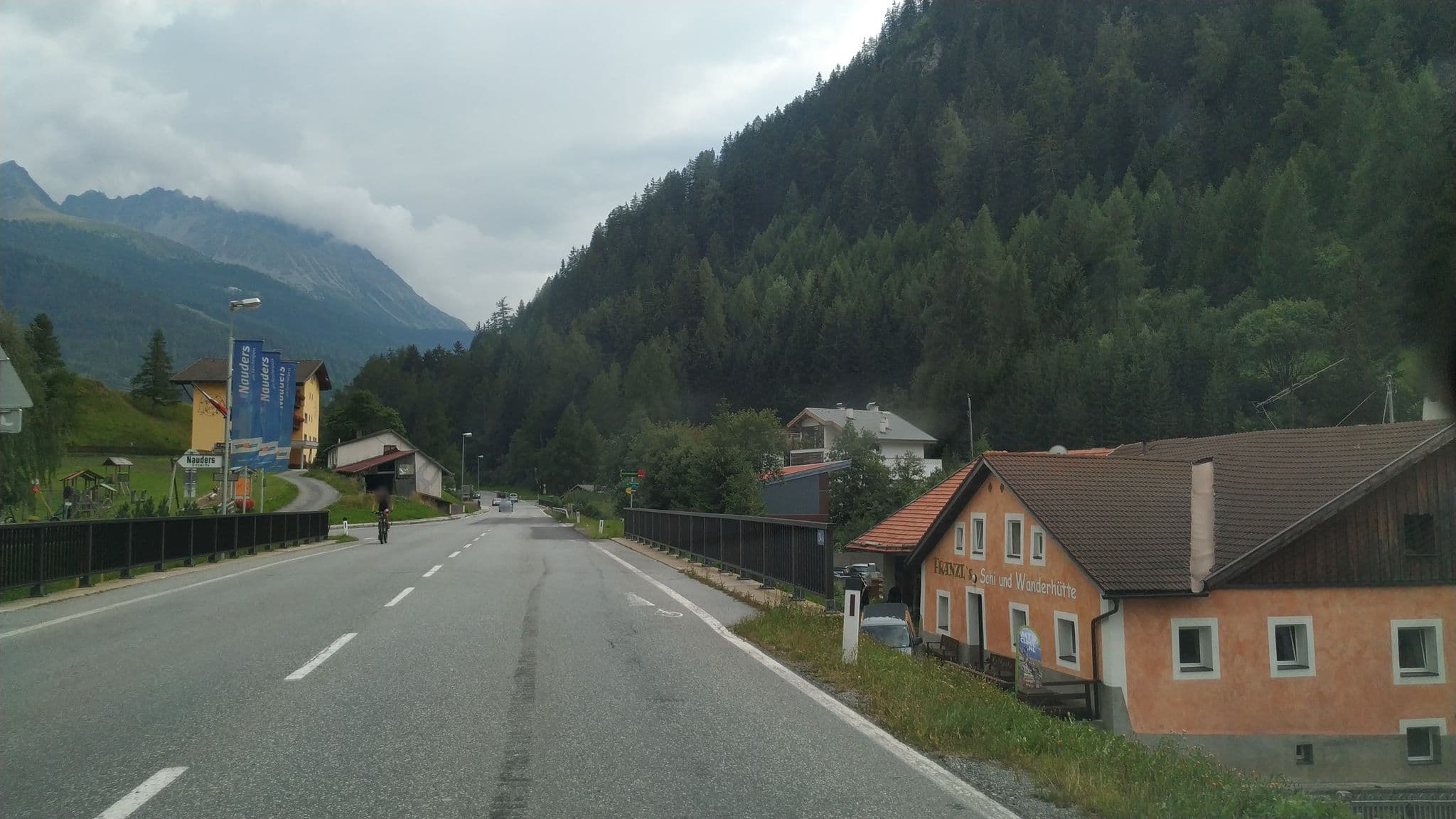 Street view near Franzl's Ski und Wanderhütte, Nauders — © mikki65 (CC BY-SA · Mapillary)