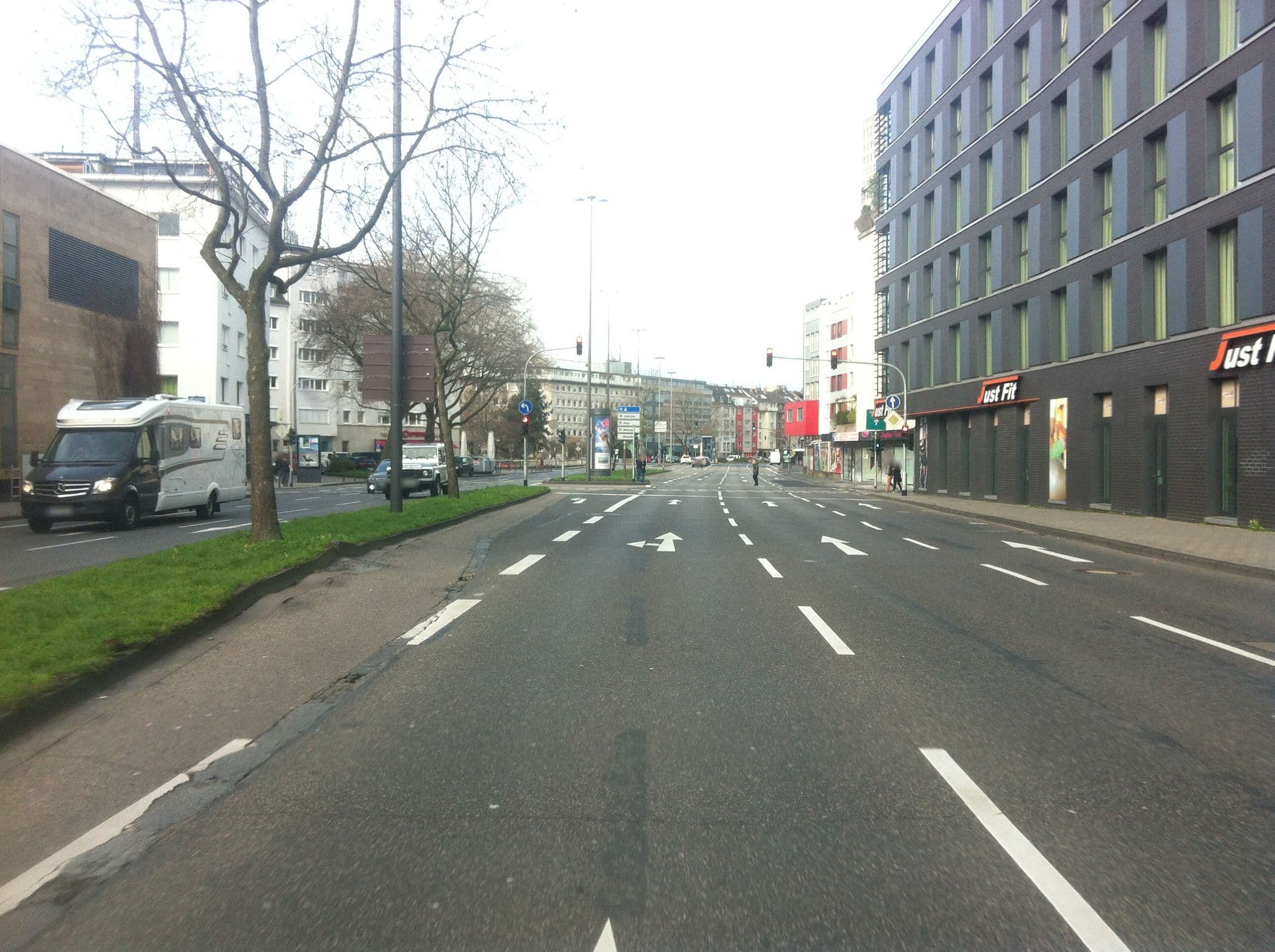 Street view near Marriott Courtyard Cologne, Neustadt/Nord — © raymond (CC BY-SA · Mapillary)