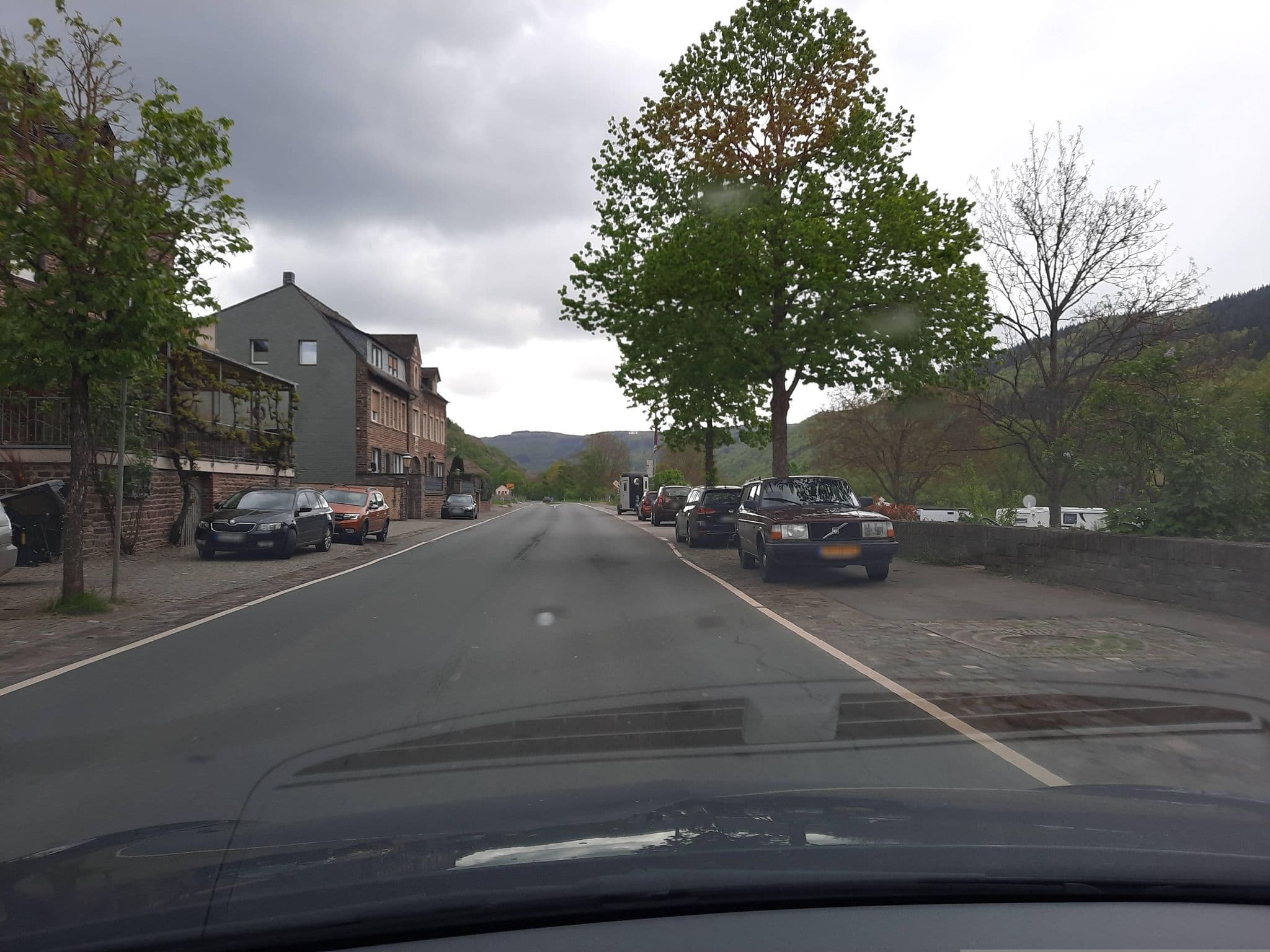 Street view near Wohnmobilsplatz Ediger, Ediger-Eller — © Lowiekse (CC BY-SA · Mapillary)