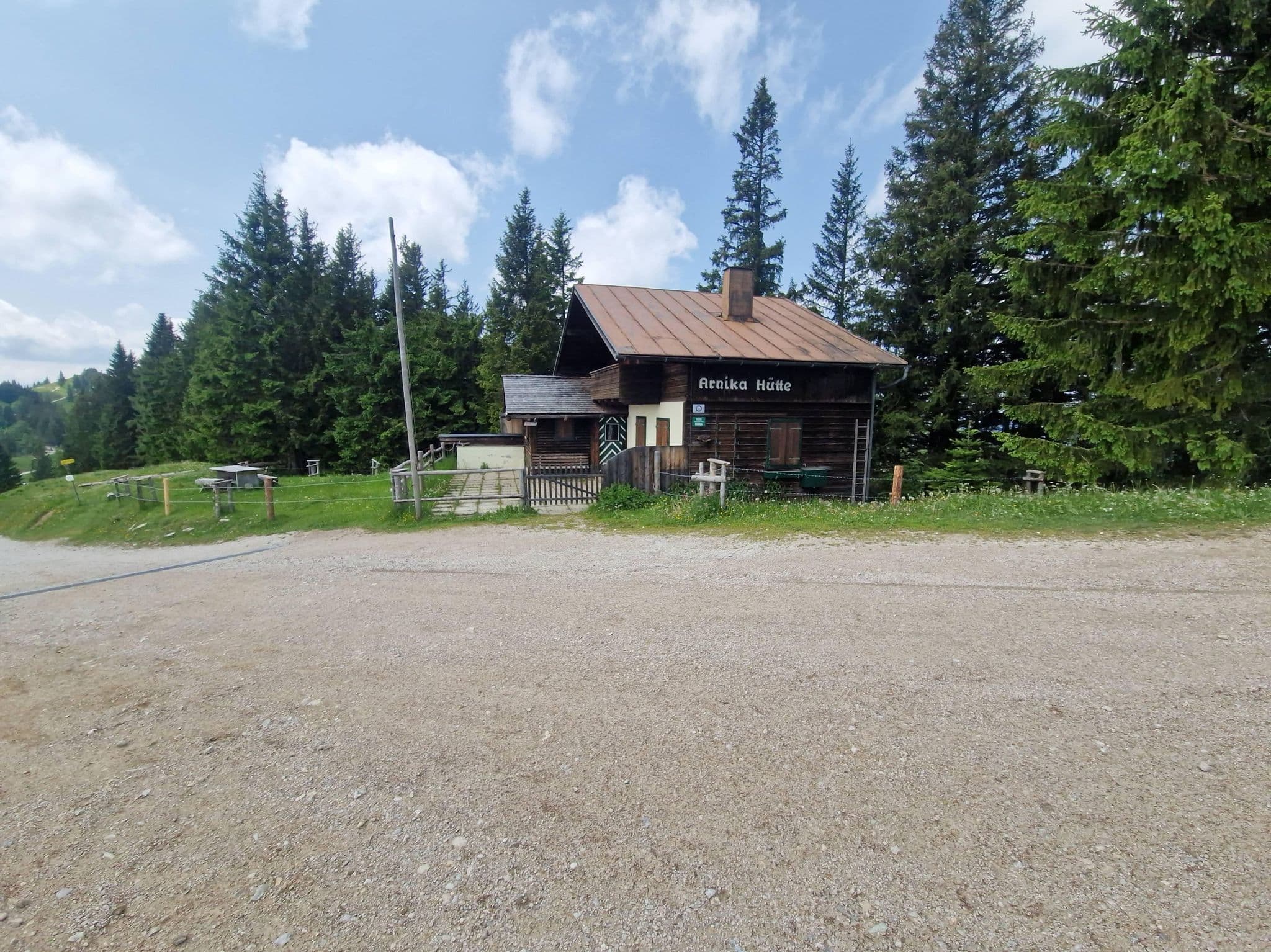 Street view near Arnikahütte, Sankt Gilgen — © arrt (CC BY-SA · Mapillary)