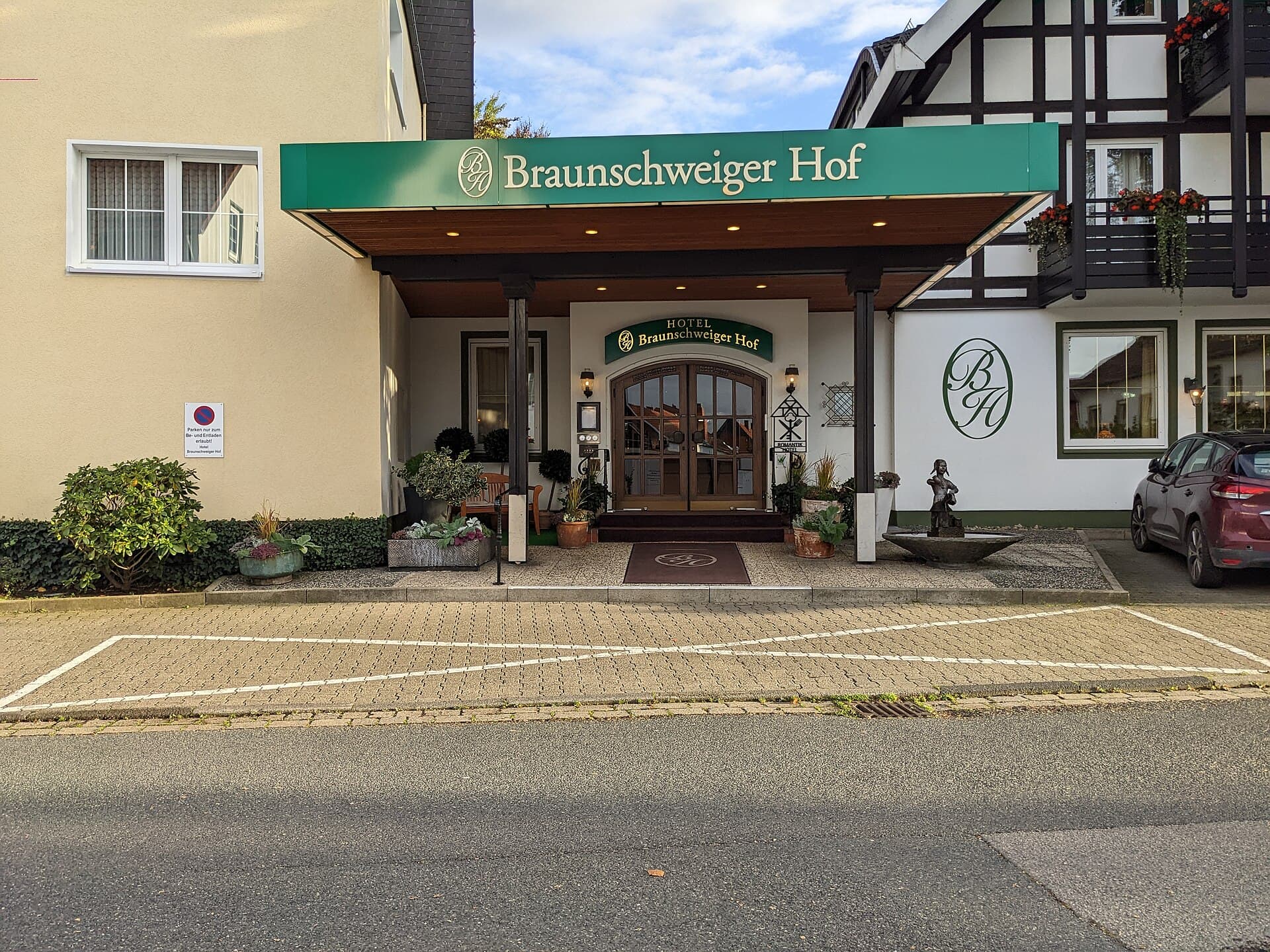 Hotel Braunschweiger Hof (via Wikimedia Commons, CC BY-SA 4.0)