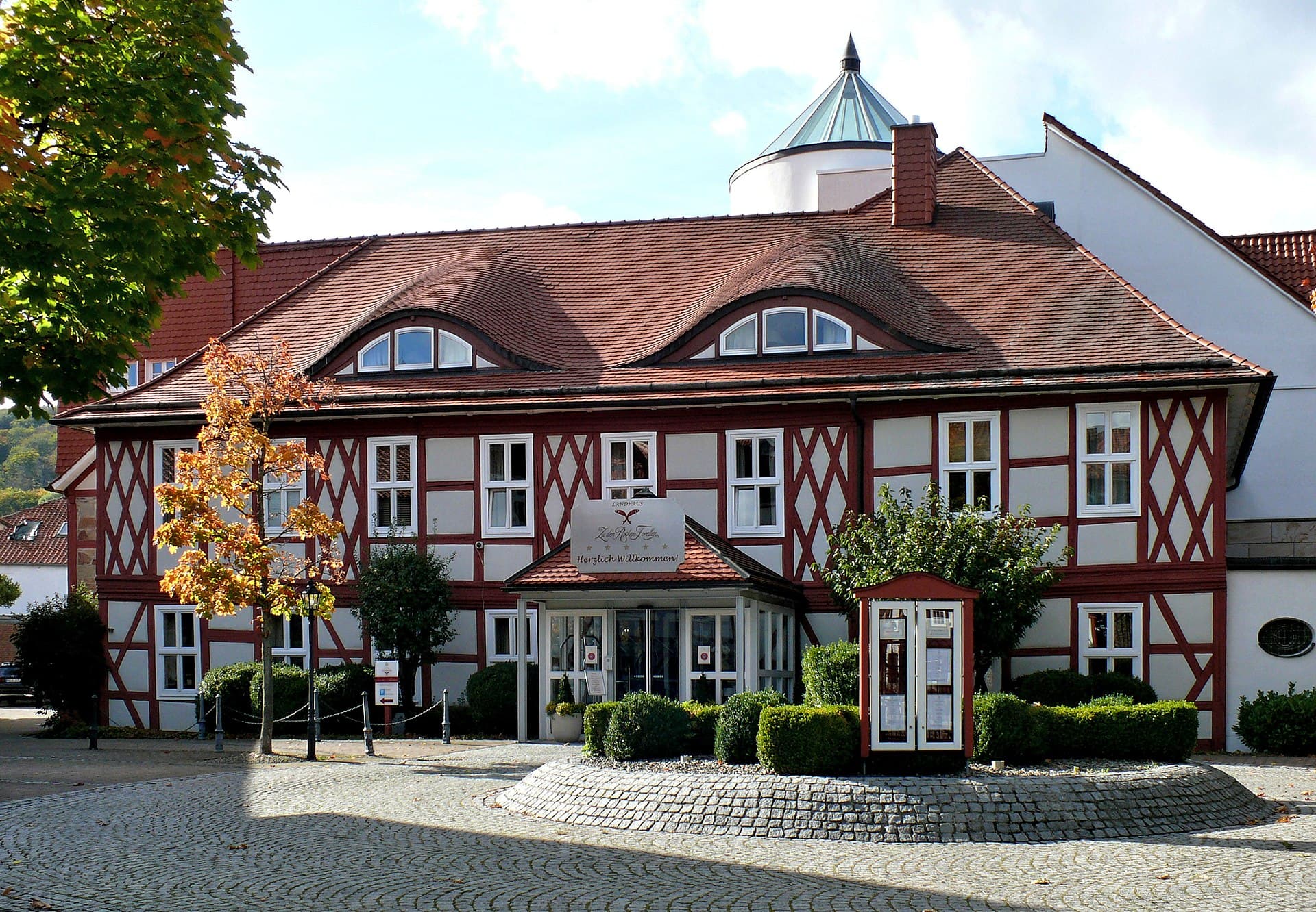 Hotel Landhaus Zu den Rothen Forellen (via Wikimedia Commons, CC BY-SA 4.0)