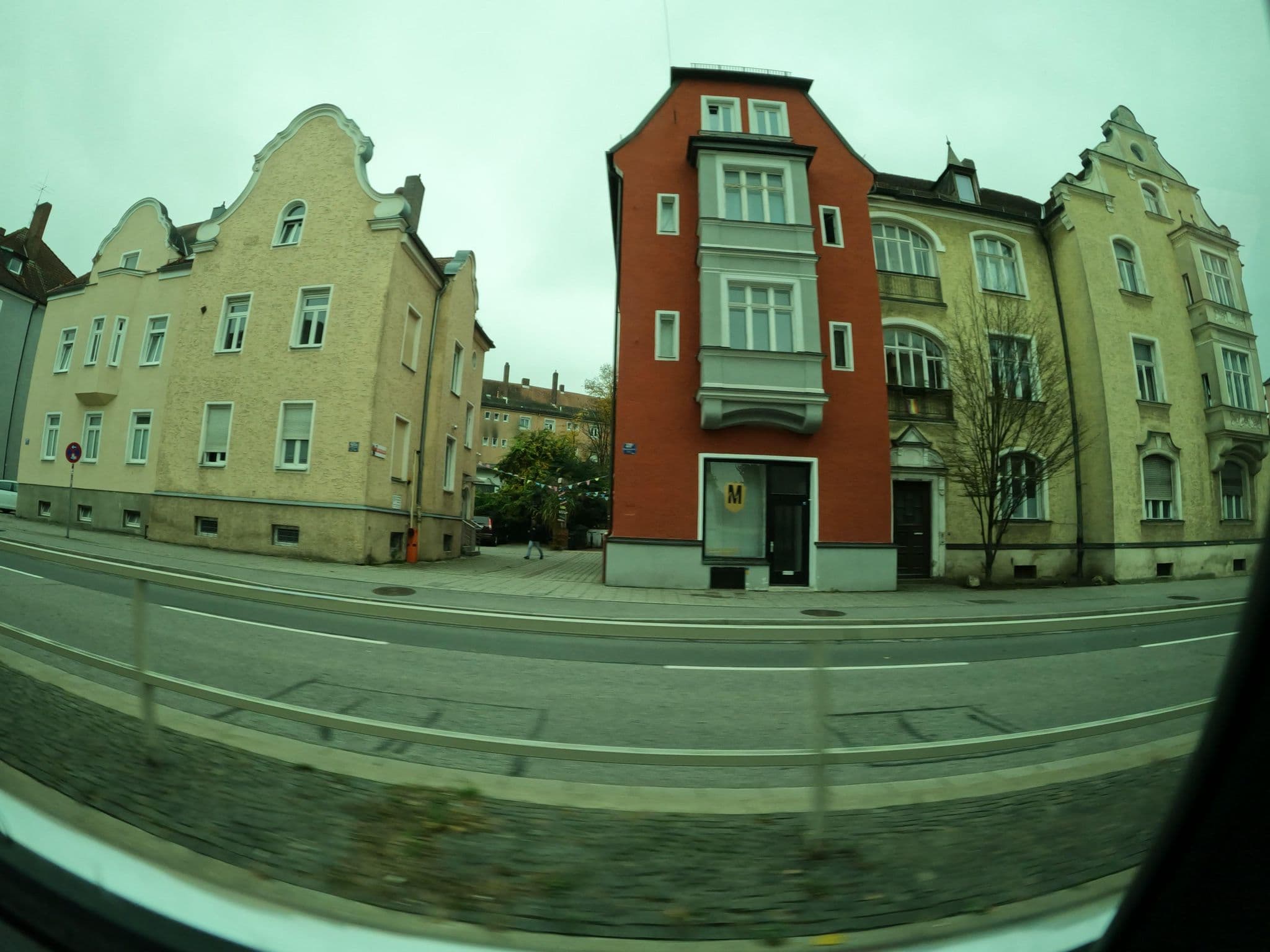 Street view near Ferienwohnungen Ratisbona, Regensburg — © erias (CC BY-SA · Mapillary)