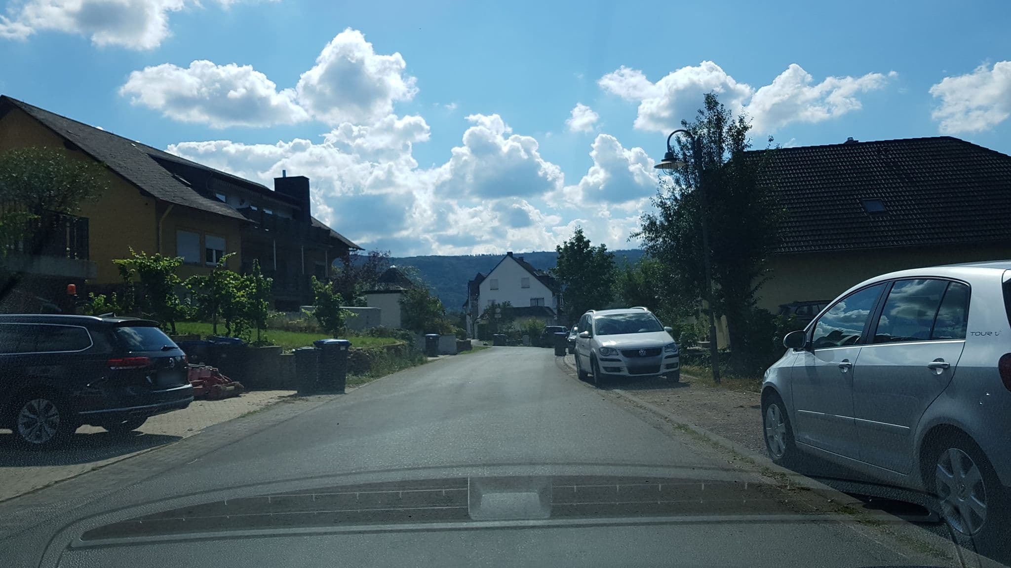 Street view near Weingut E. Serwazi, Ediger-Eller — © Lowiekse (CC BY-SA · Mapillary)