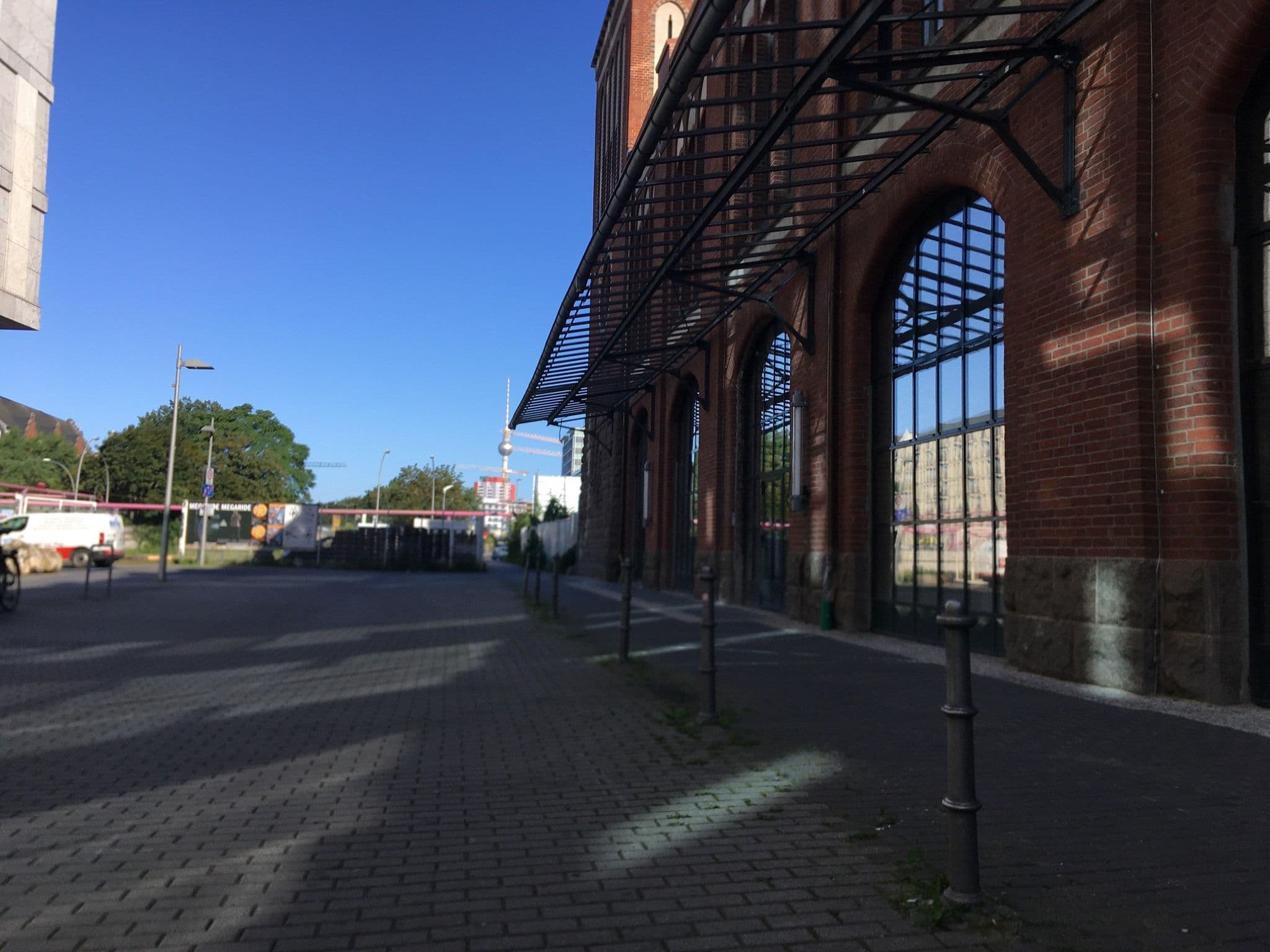 Street view near Meininger Hotel Berlin East Side Gallery, Friedrichshain — © carlheinz (CC BY-SA · Mapillary)