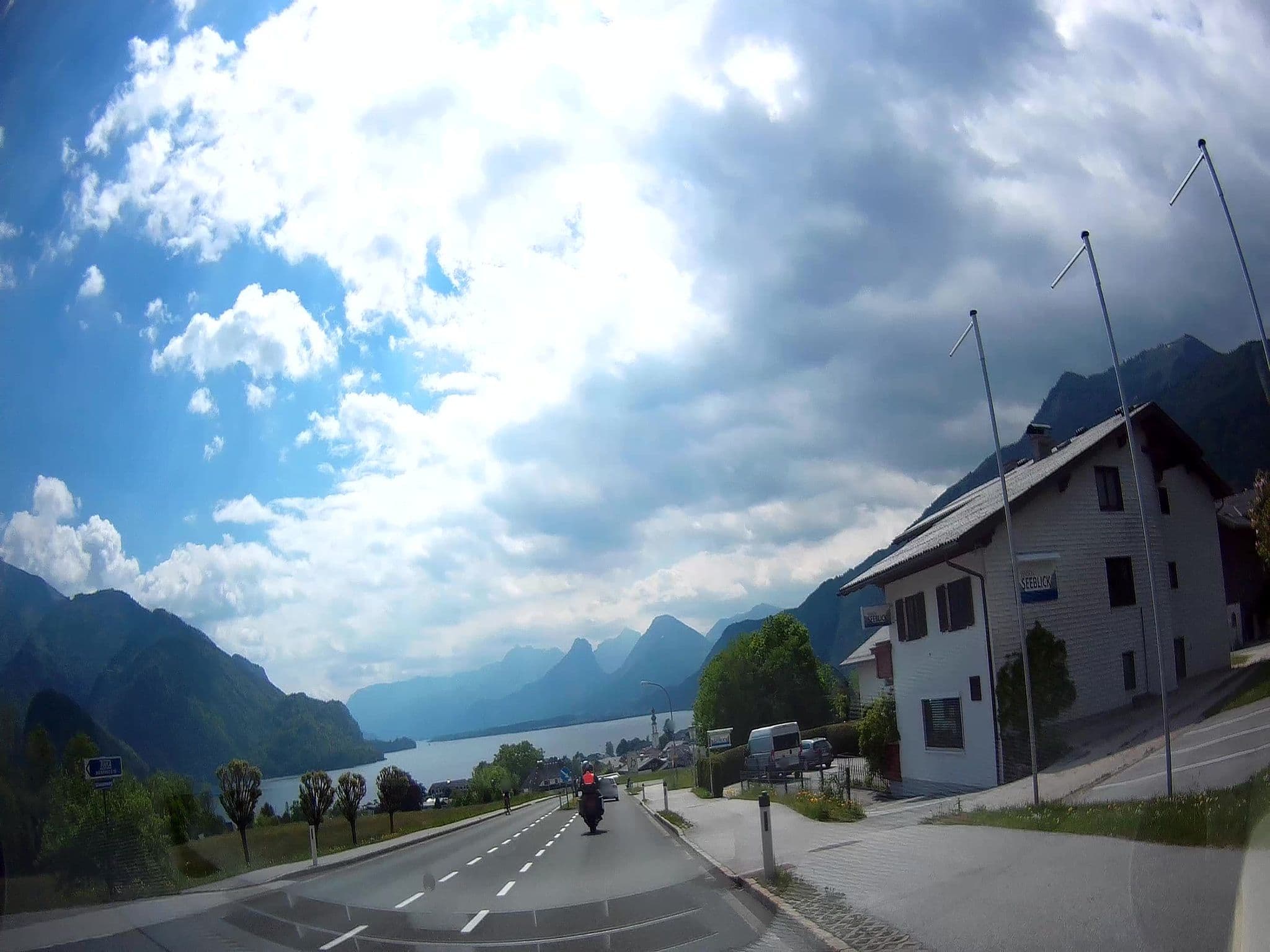 Street view near Pension Seeblick, Sankt Gilgen — © fuchserl (CC BY-SA · Mapillary)