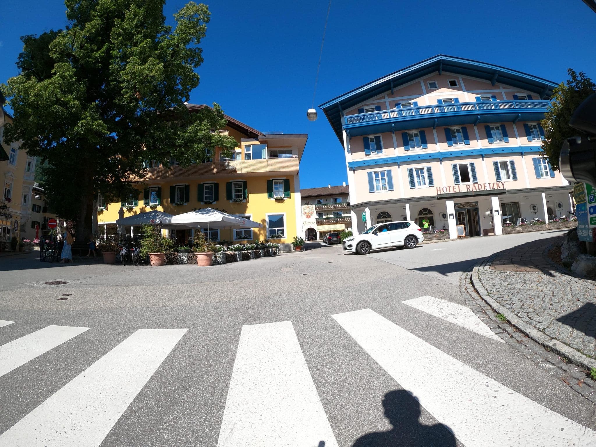 Street view near Hotel Radetzky, Sankt Gilgen — © Langfahrer (CC BY-SA · Mapillary)