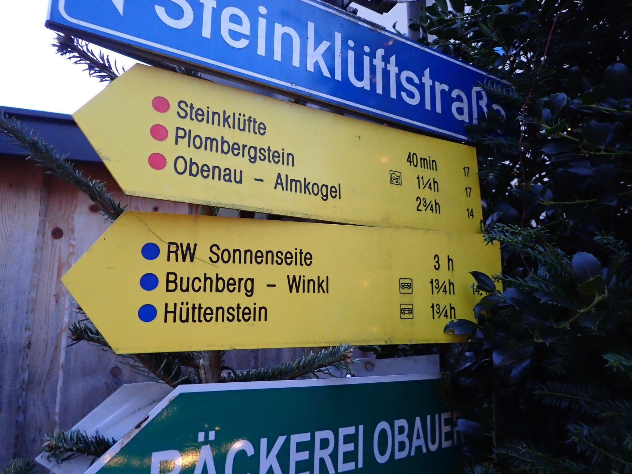 Street view near Fehrienwohnung Gutjahr, Sankt Gilgen — © schermy_at (CC BY-SA · Mapillary)