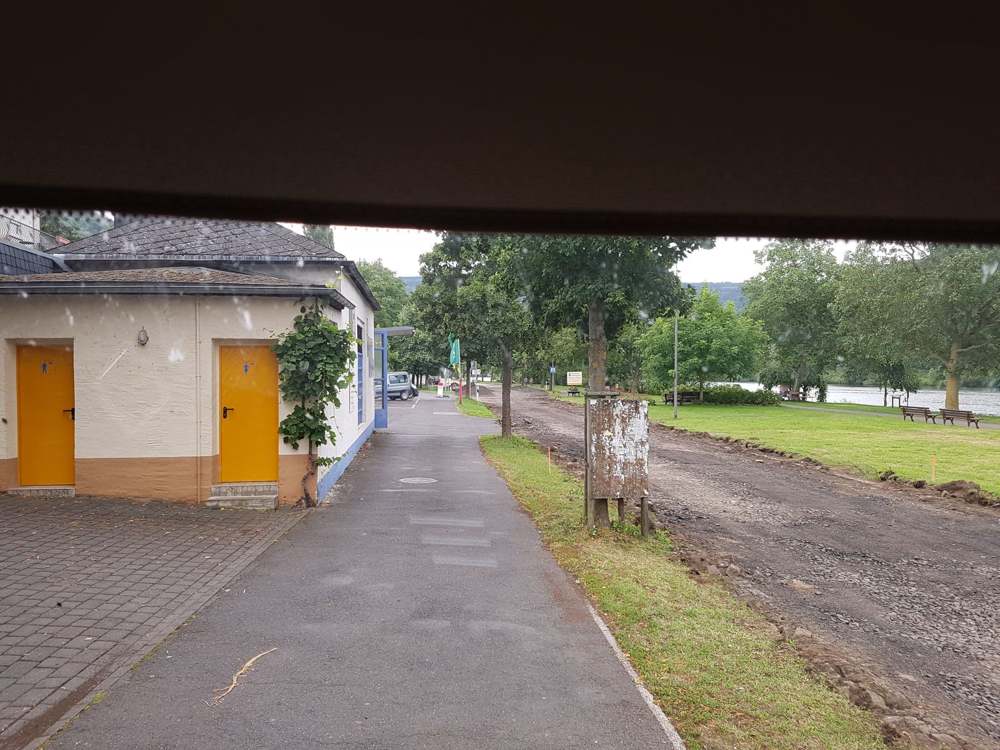 Street view near Serwazi-Wein, Ediger-Eller — © bernardvoyageur (CC BY-SA · Mapillary)