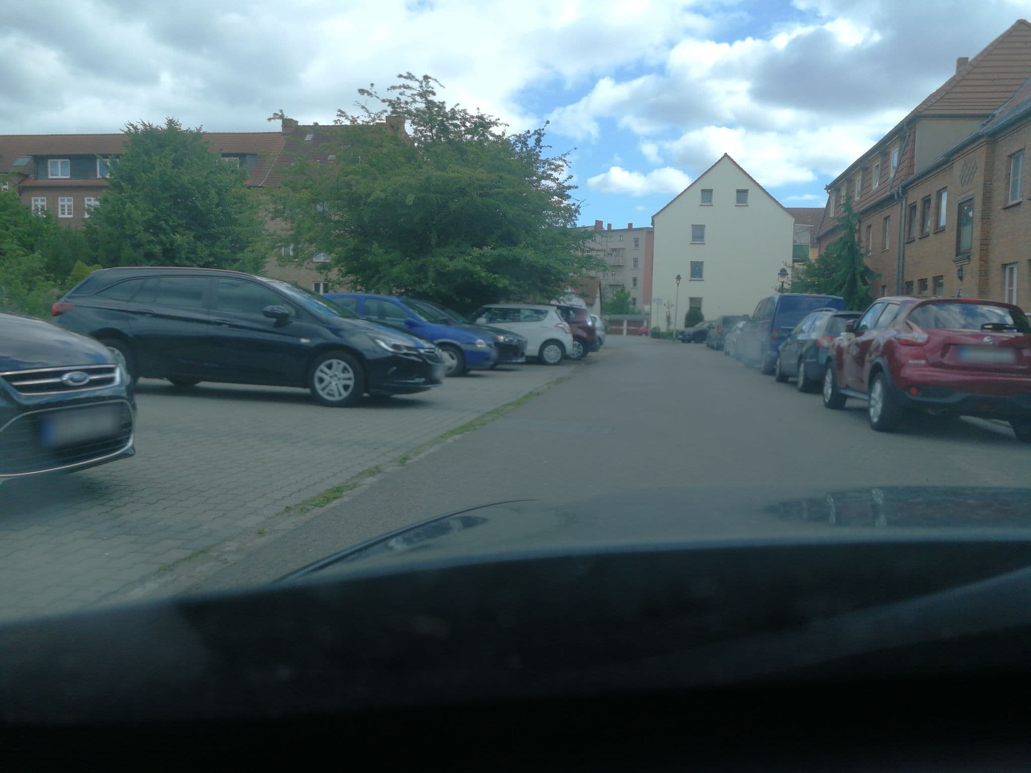 Street view near Apartmenthaus Smiterlowstraße 25, Stralsund — © anon9999 (CC BY-SA · Mapillary)