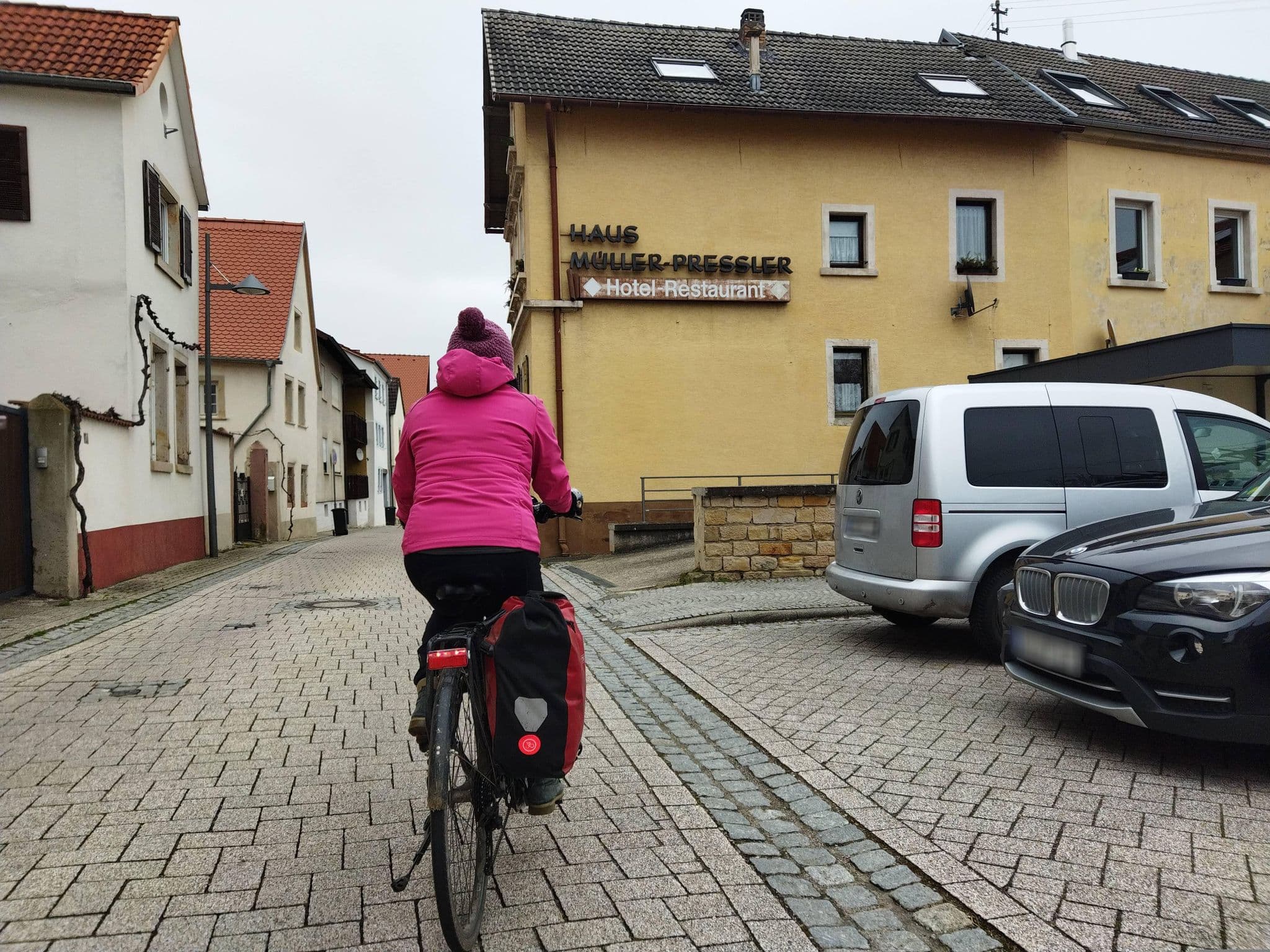 Street view near Gästehaus Müller-Pressler, Neustadt an der Weinstraße — © changchun1 (CC BY-SA · Mapillary)