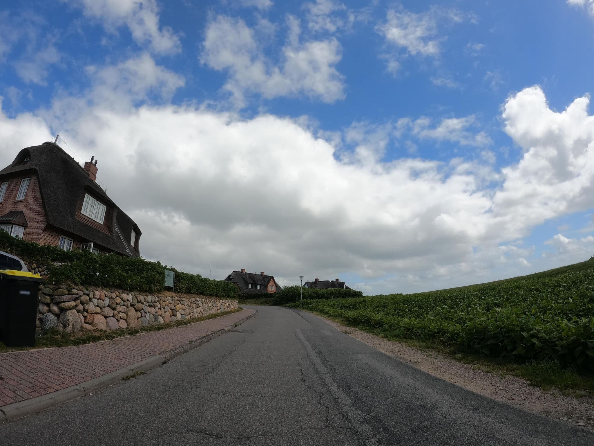 Street view near ALte Strandvogtei, Haus Synnöve, Tinnum — © strubbl (CC BY-SA · Mapillary)