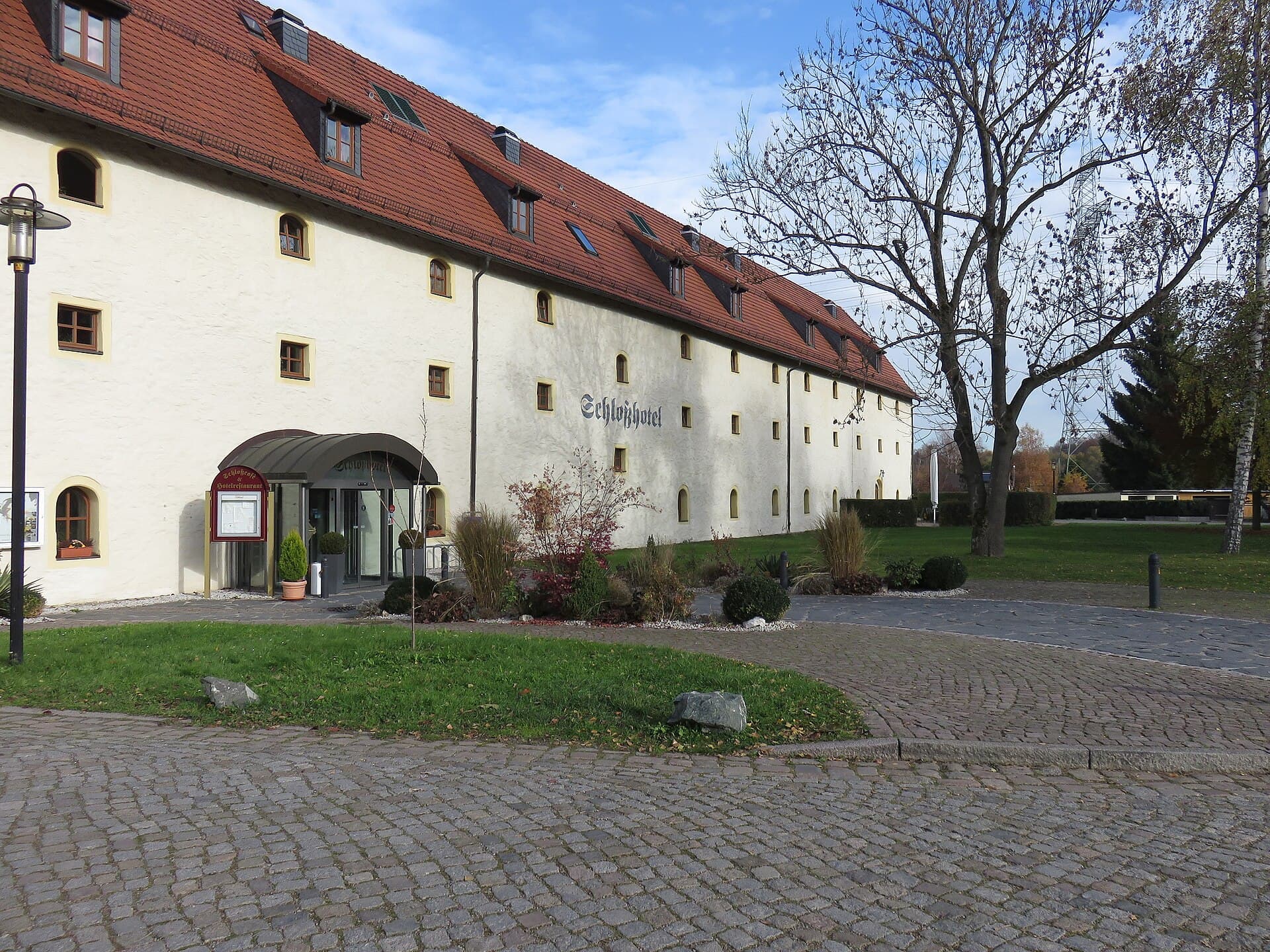 Schlosshotel Wasserschloss Klaffenbach (via Wikimedia Commons, CC BY-SA 4.0)