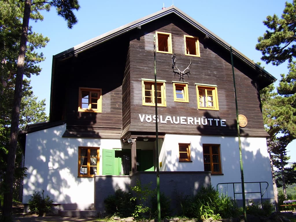 Vöslauer Hütte (via Wikimedia Commons, CC BY 2.0)