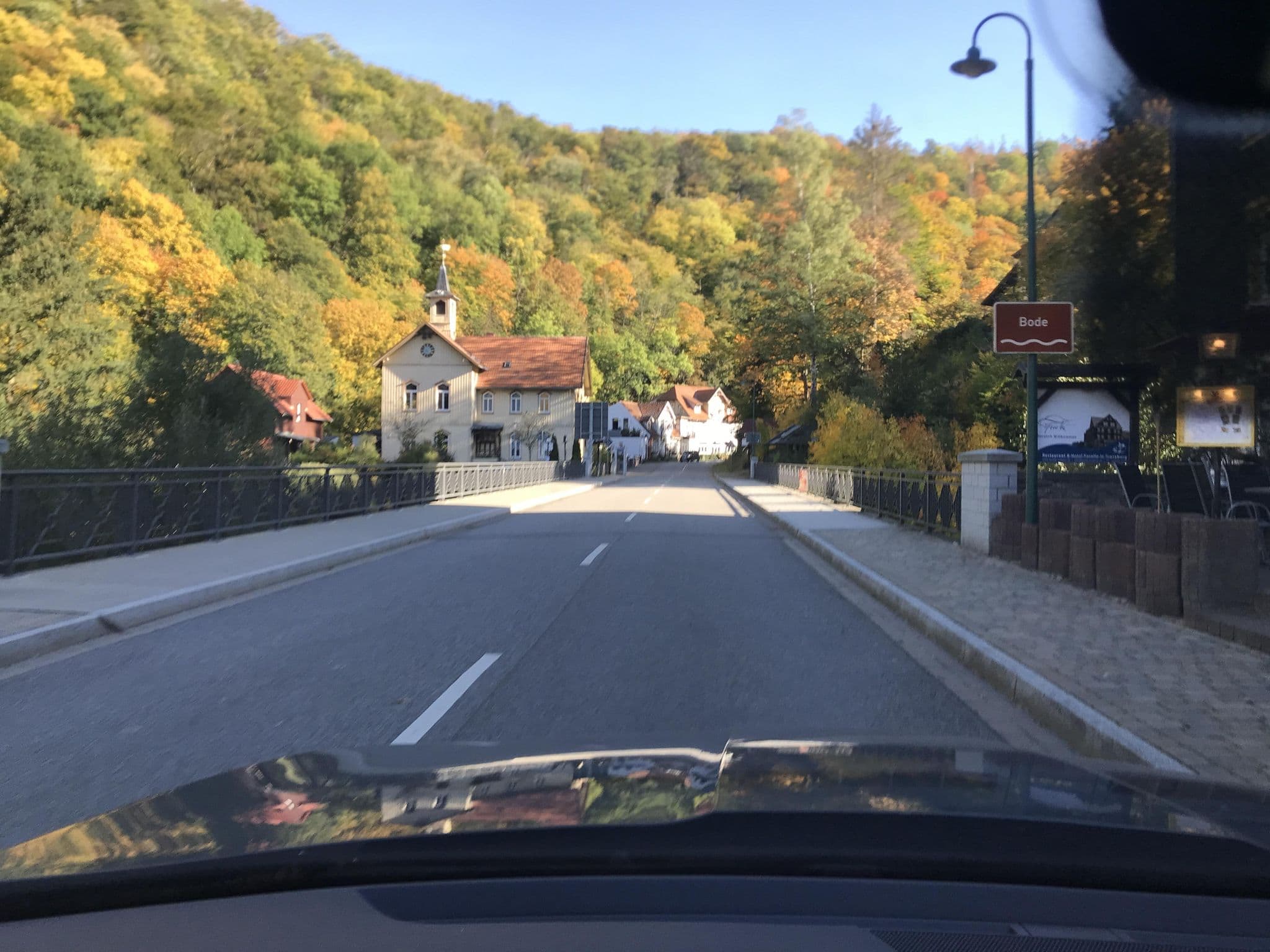 Street view near Ferienhotel Forelle, Friedrichsbrunn — © surveyor99 (CC BY-SA · Mapillary)