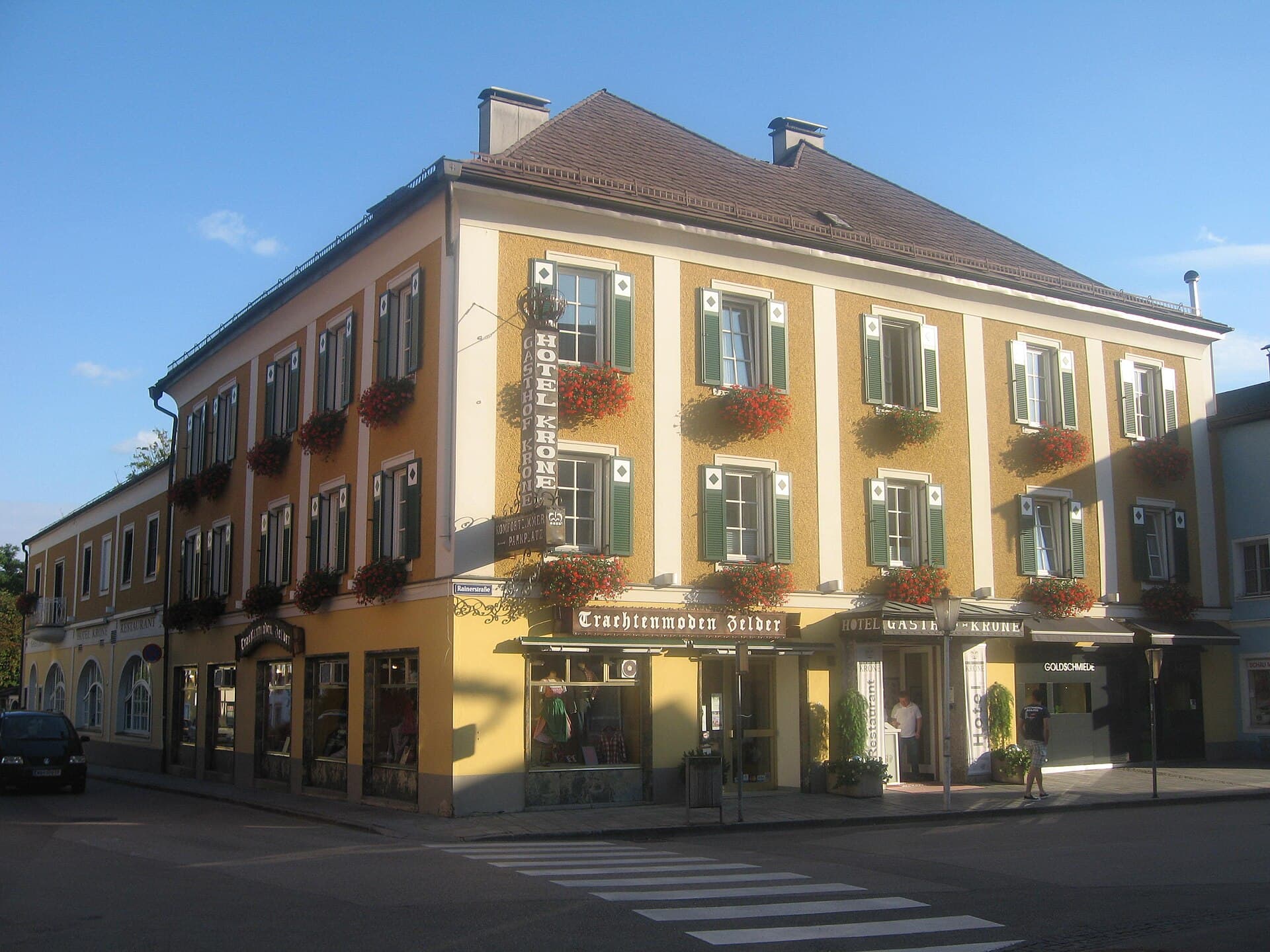 Hotel Krone (via Wikimedia Commons, CC BY-SA 3.0)