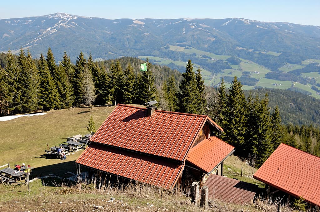 Scheibenhütte (via Wikimedia Commons, CC BY-SA 3.0)