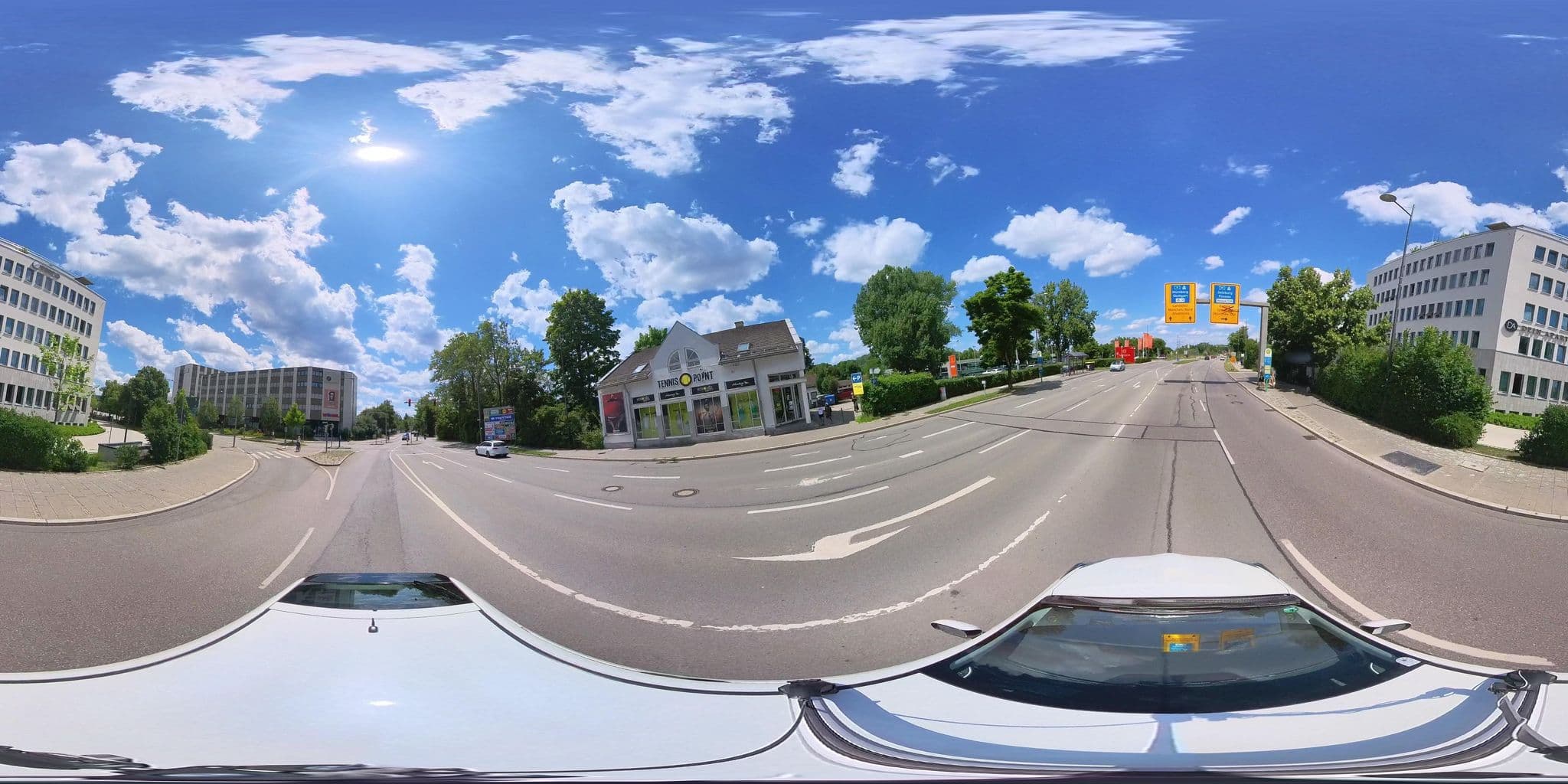 Street view near DEIN APART, Unterföhring — © osmplus_org (CC BY-SA · Mapillary)