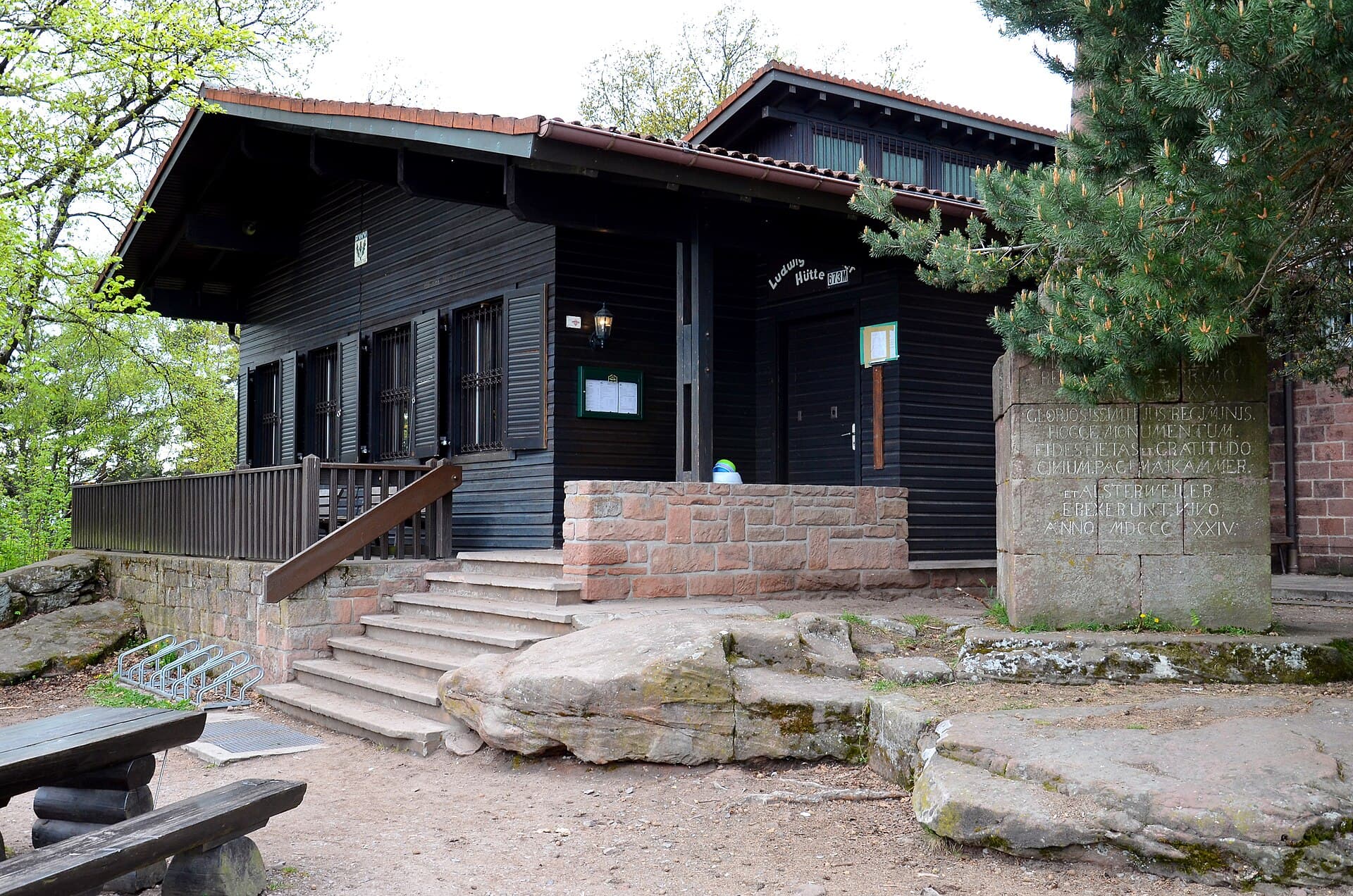 Kalmithaus (via Wikimedia Commons, CC BY-SA 3.0)
