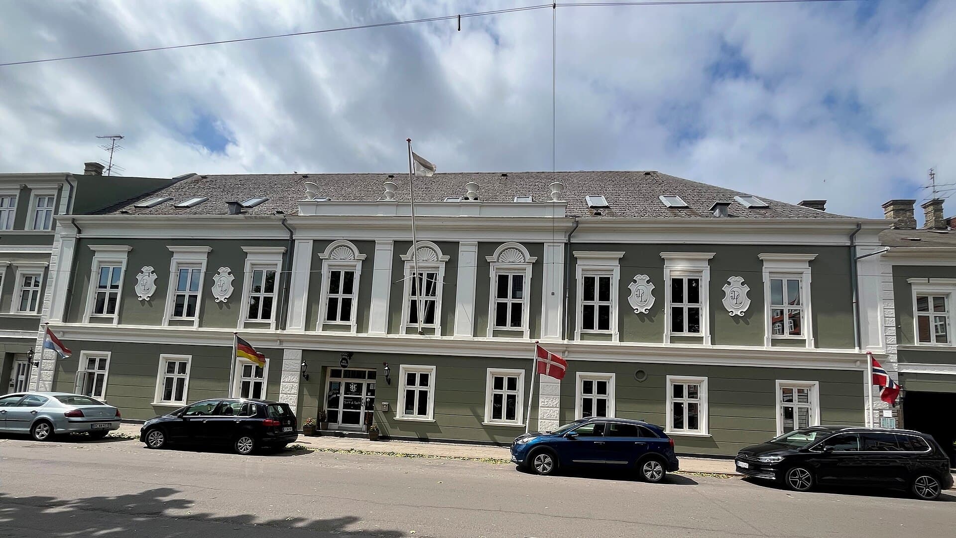 Hotel Harmonien (via Wikimedia Commons, CC BY-SA 4.0)