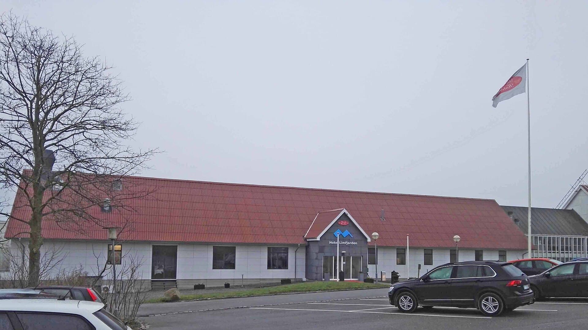 Hotel Limfjorden (via Wikimedia Commons, CC BY-SA 4.0)