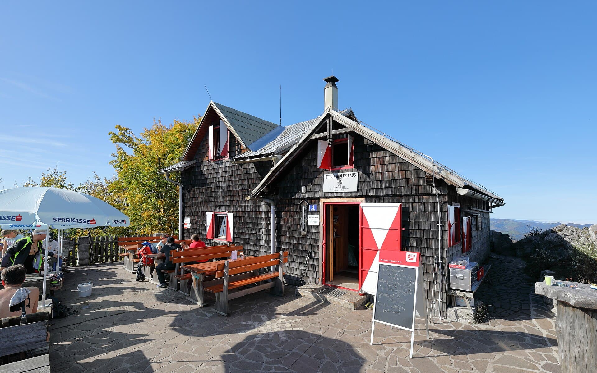 Otto-Kandler-Haus (via Wikimedia Commons, CC BY-SA 4.0)