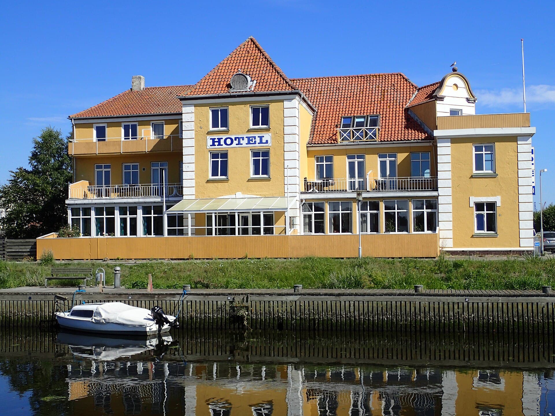 Grenaa Strand (via Wikimedia Commons, CC BY-SA 4.0)