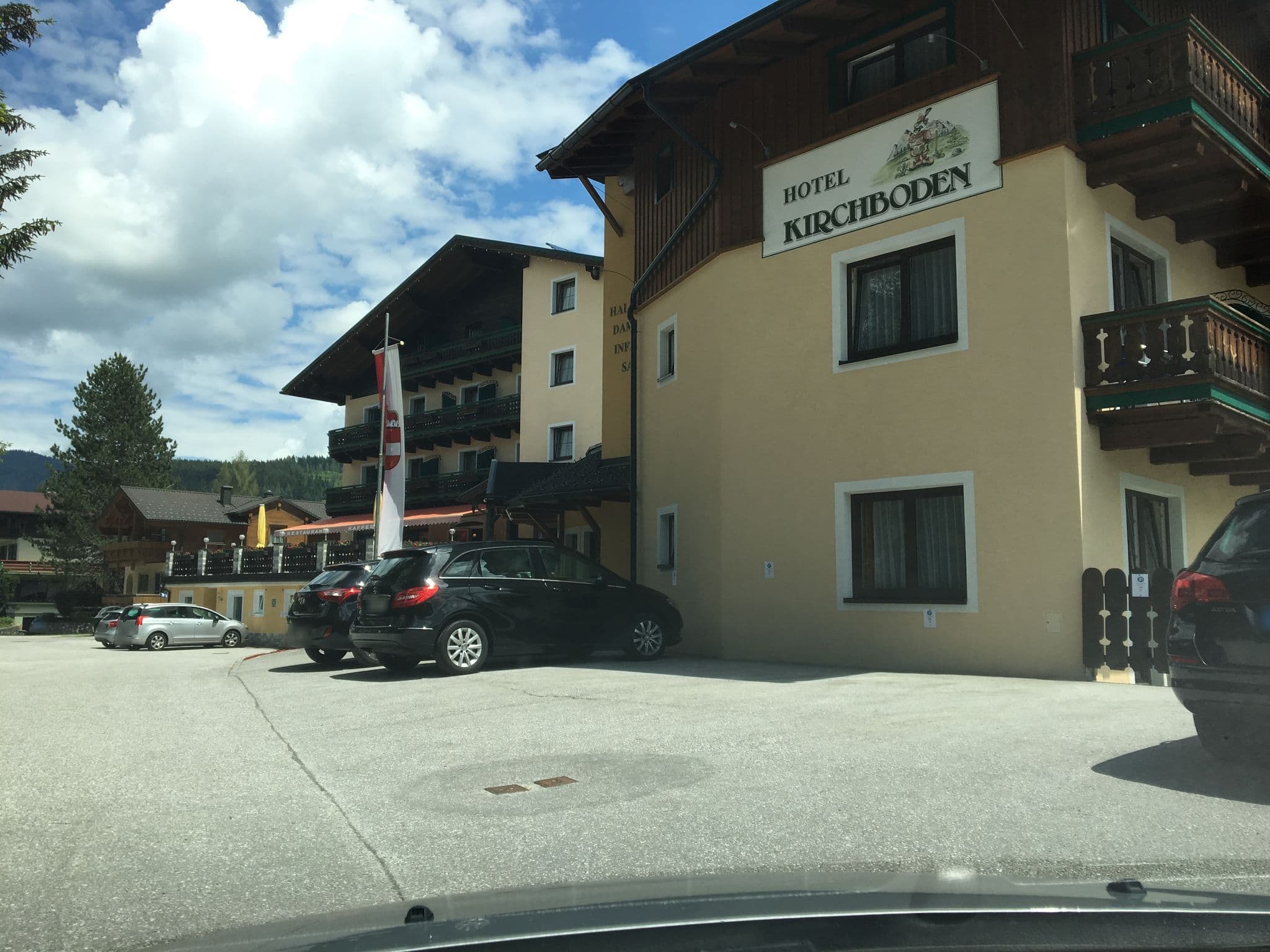 Street view near Hotel Kirchboden, Hof — © chicc0 (CC BY-SA · Mapillary)
