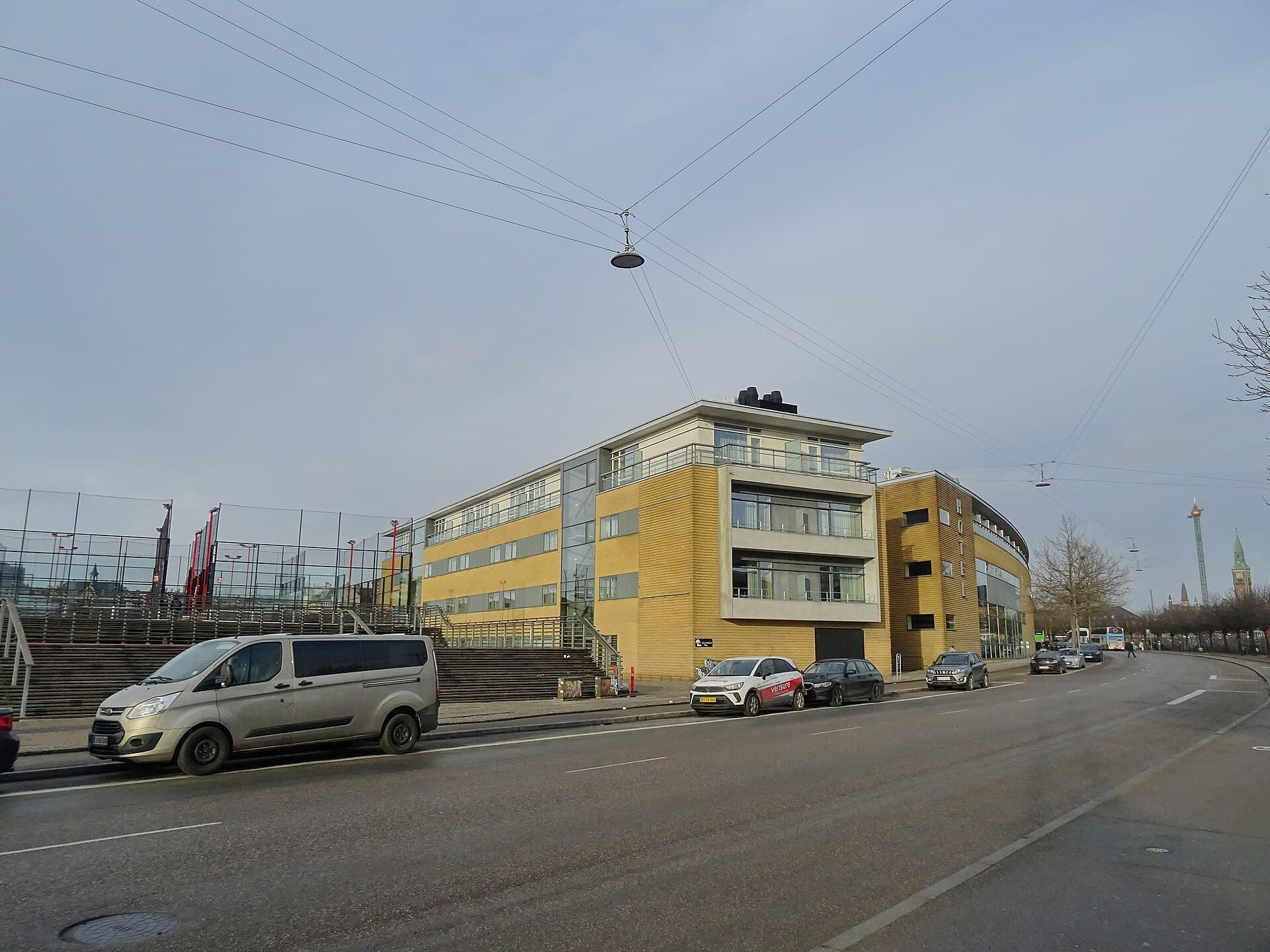 CPH Hotel (via Wikimedia Commons, CC BY-SA 4.0)