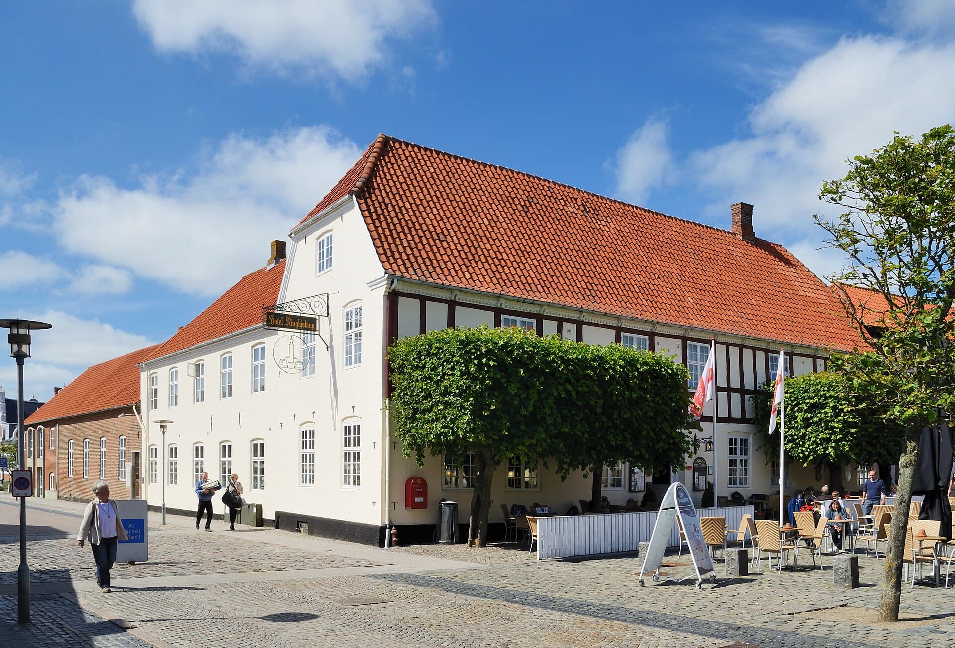 Hotel Ringkøbing (via Wikimedia Commons, FAL)