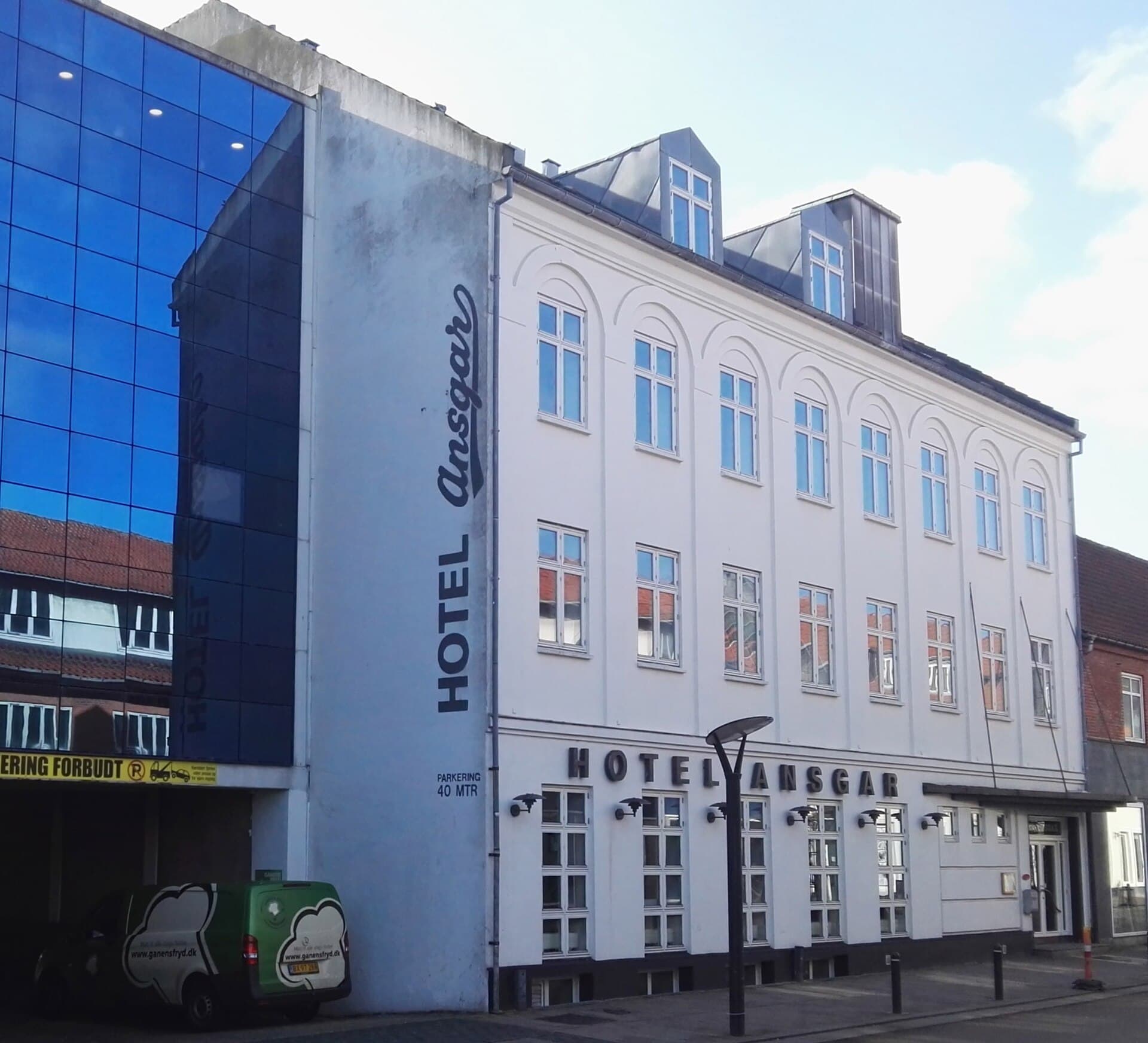 Hotel Ansgar (via Wikimedia Commons, CC BY-SA 4.0)